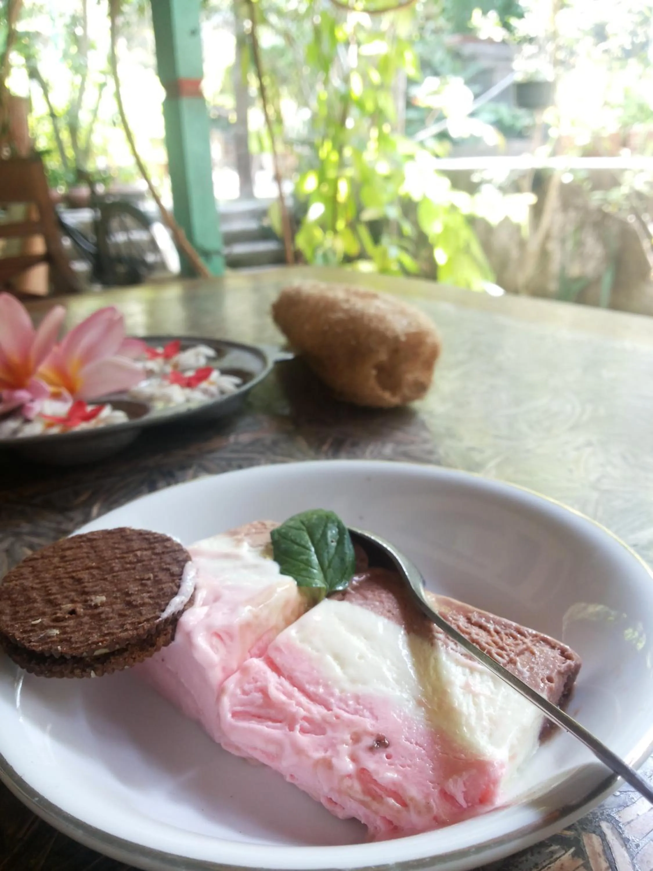 Restaurant/places to eat in Puri Brata