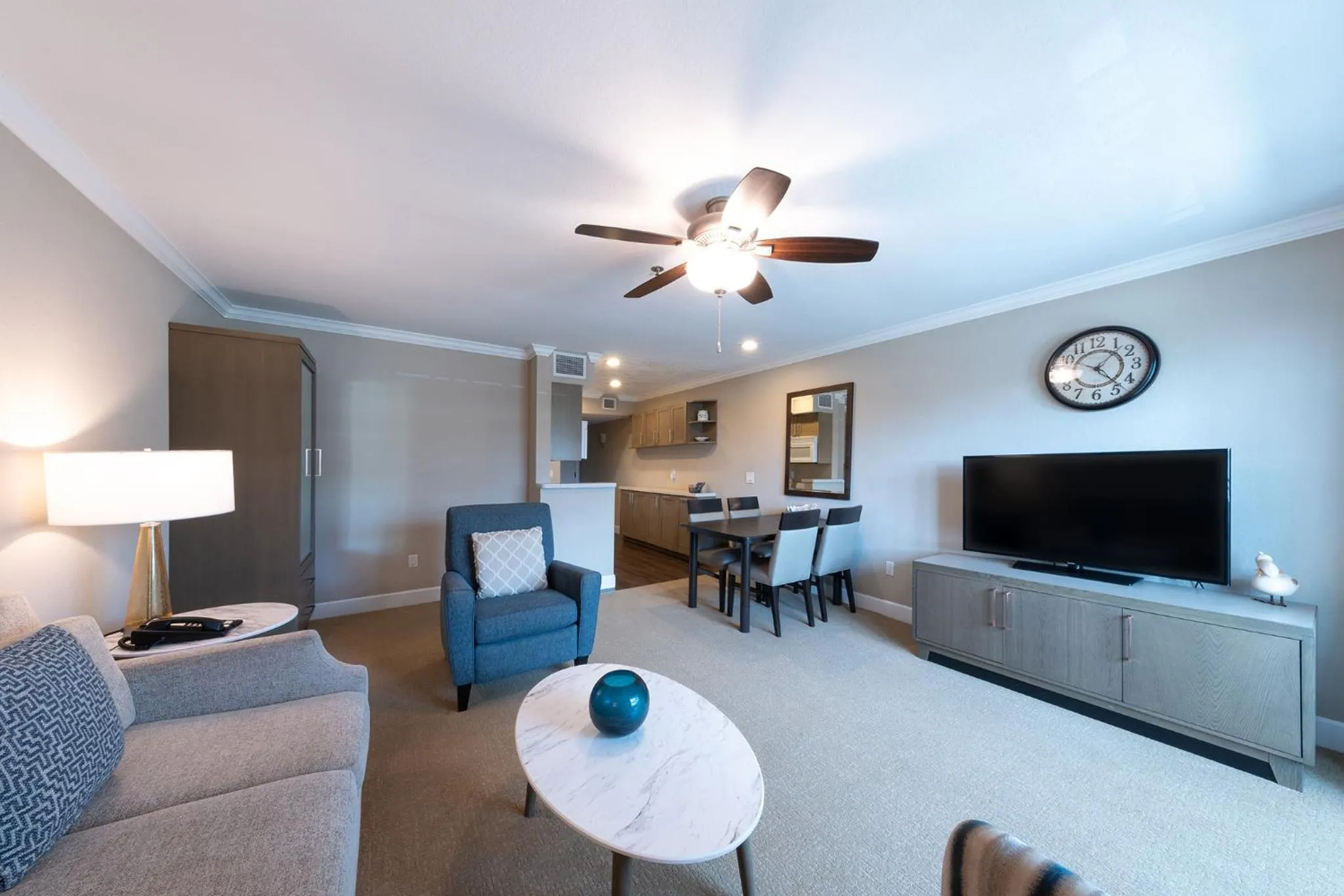 Living room in Carlsbad Inn Beach Resort