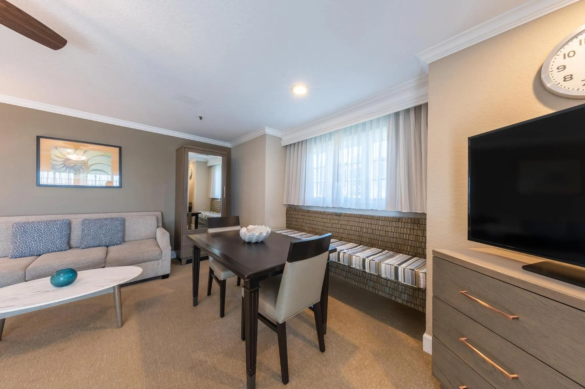 Living room in Carlsbad Inn Beach Resort