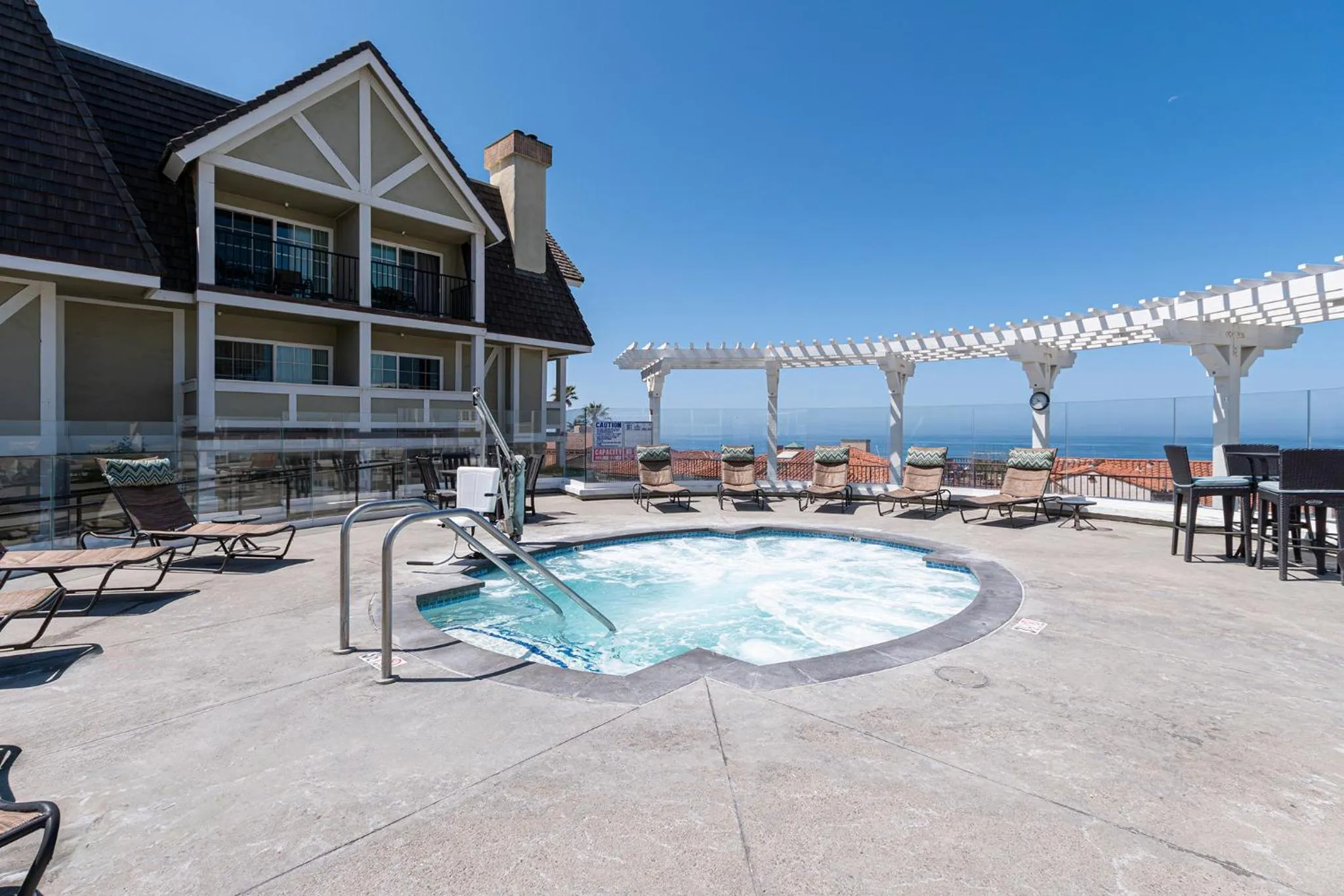 Hot Tub in Carlsbad Inn Beach Resort