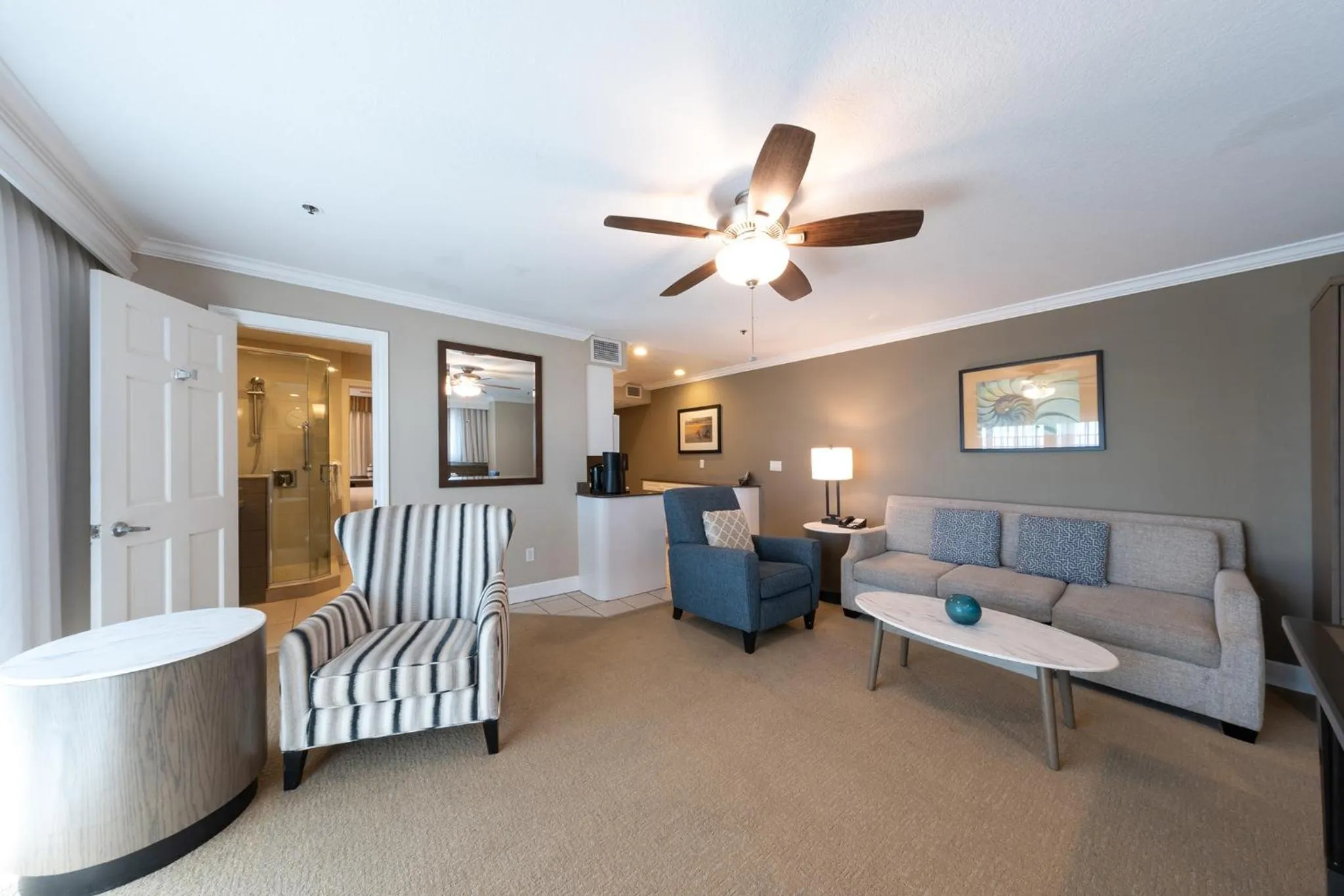 Living room in Carlsbad Inn Beach Resort