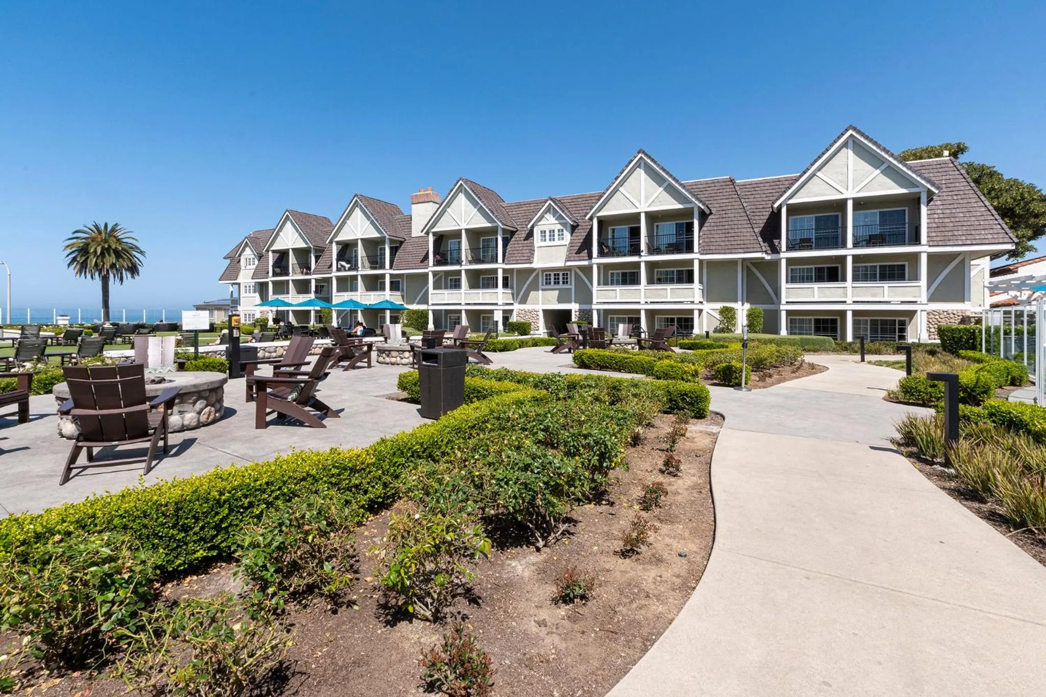 Property building in Carlsbad Inn Beach Resort