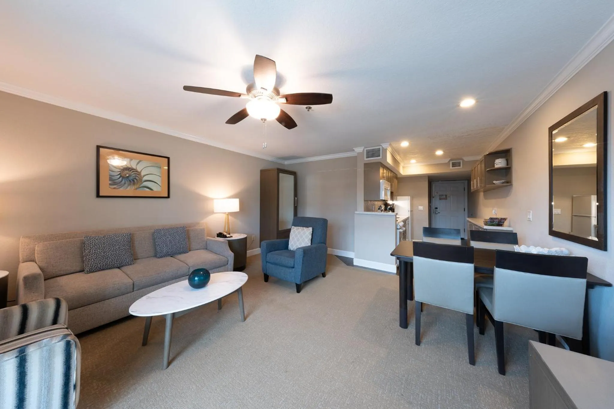 Living room in Carlsbad Inn Beach Resort