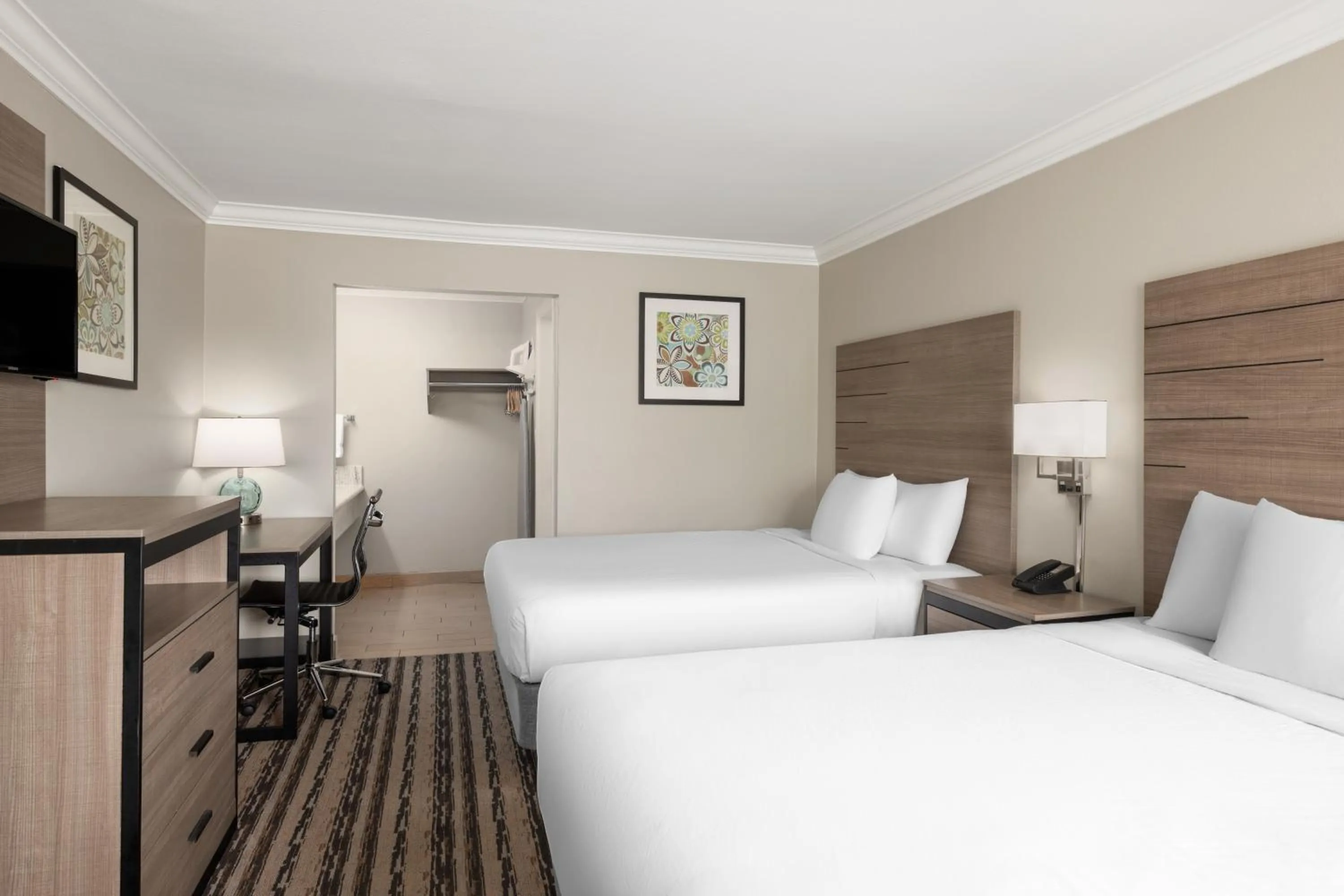 Bedroom, Bed in Solara Inn and Suites