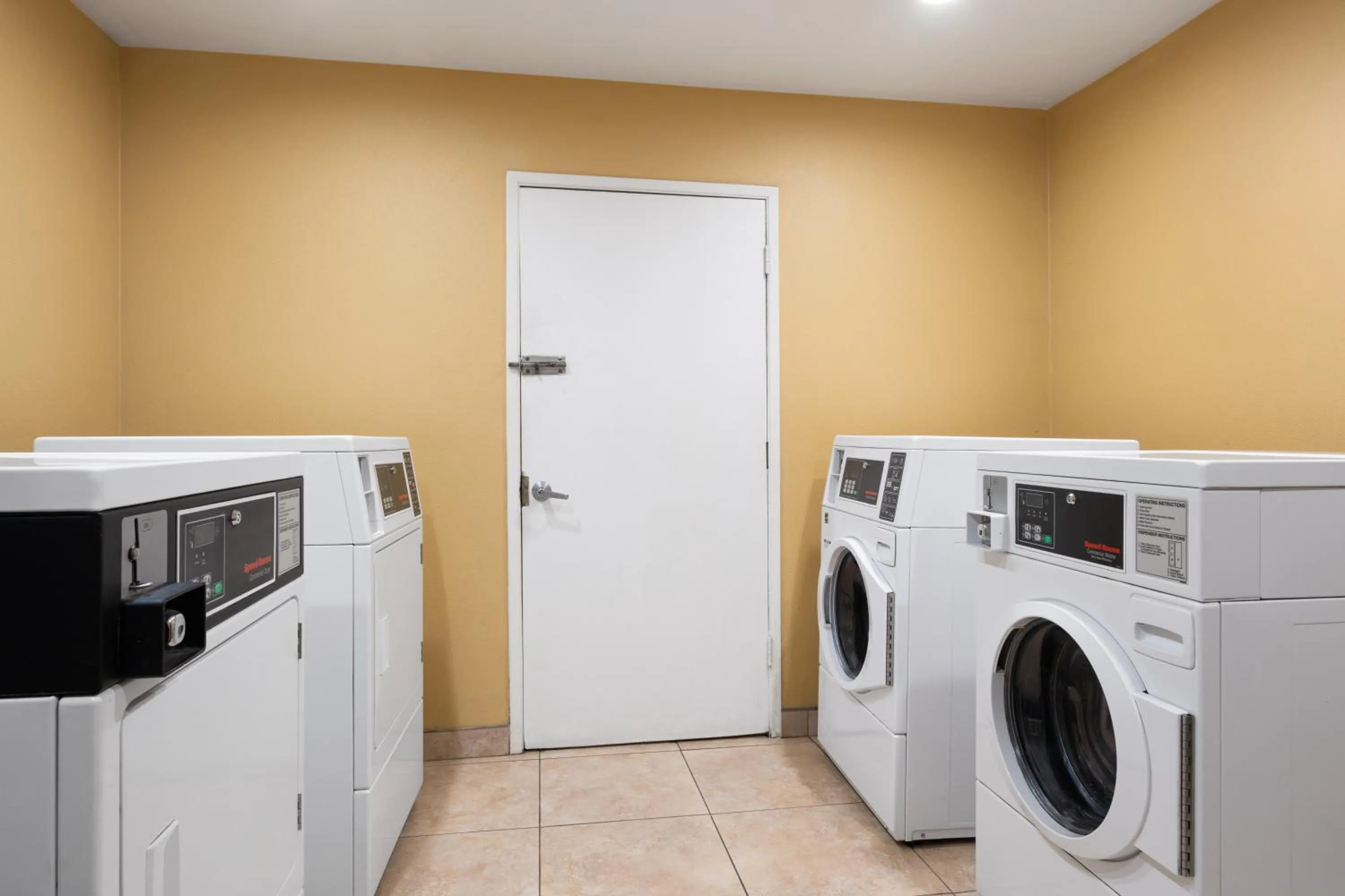 laundry in Solara Inn and Suites