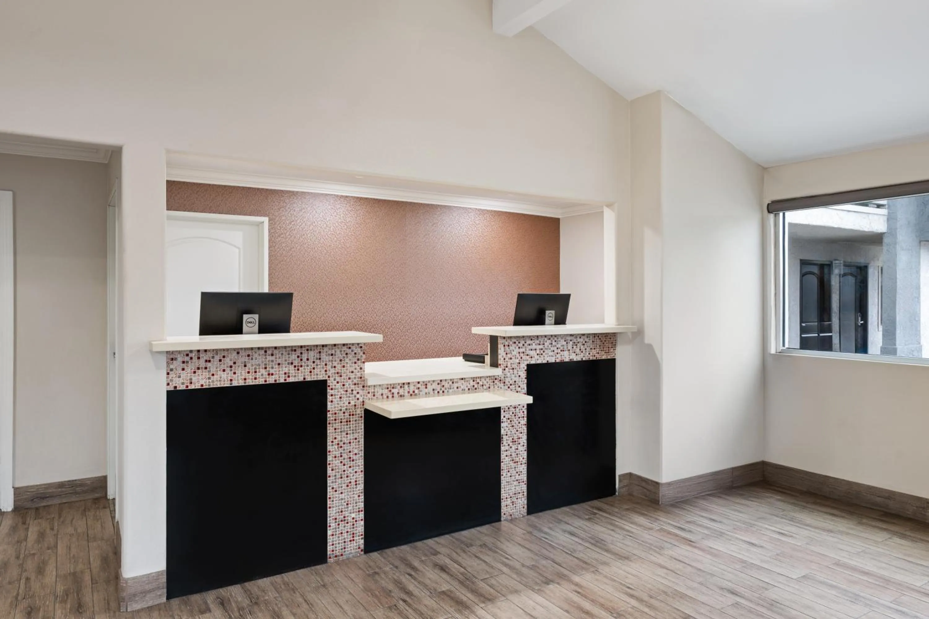 Lobby or reception in Solara Inn and Suites