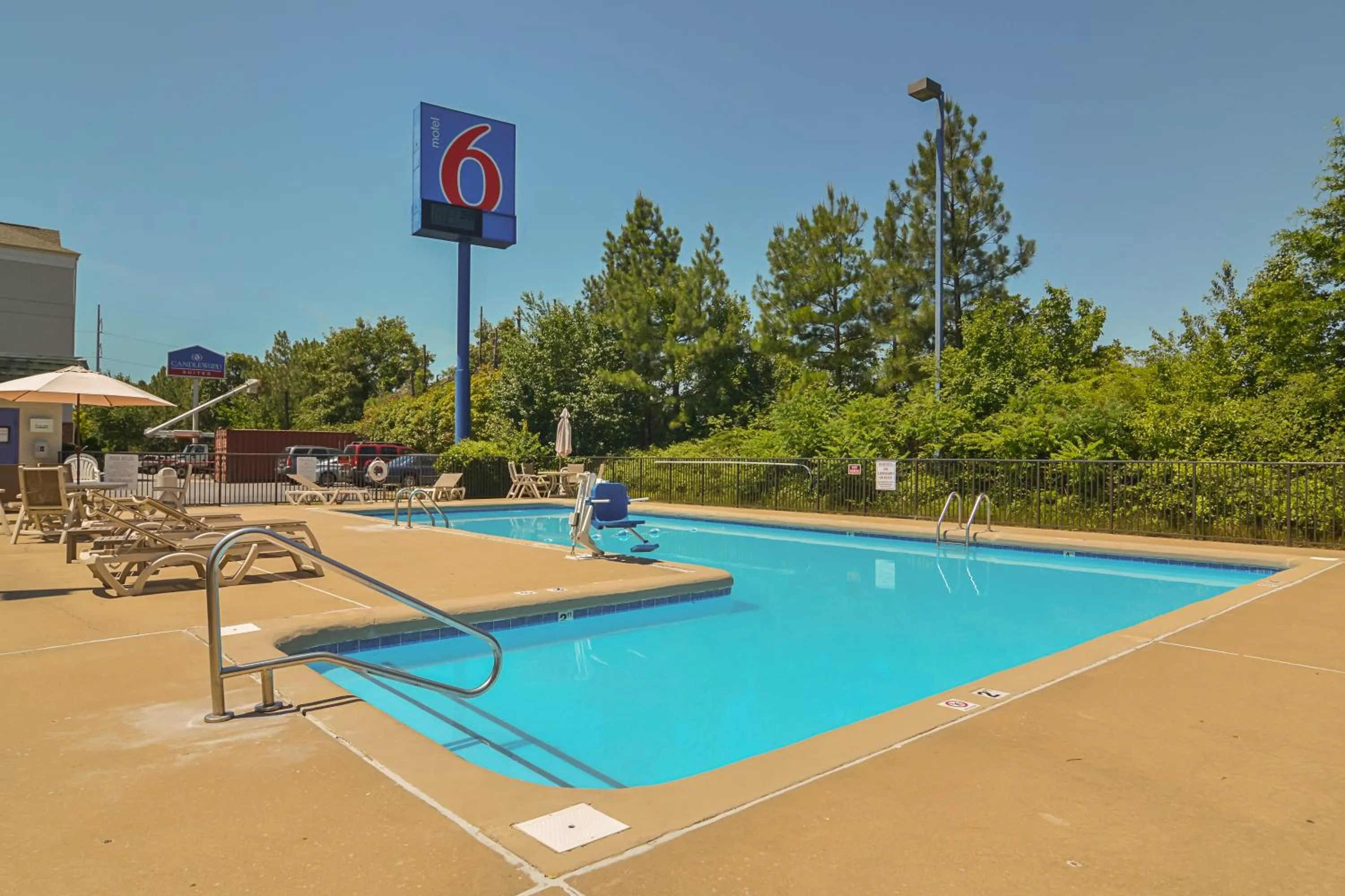 Swimming pool in Motel 6-Little Rock, AR - West