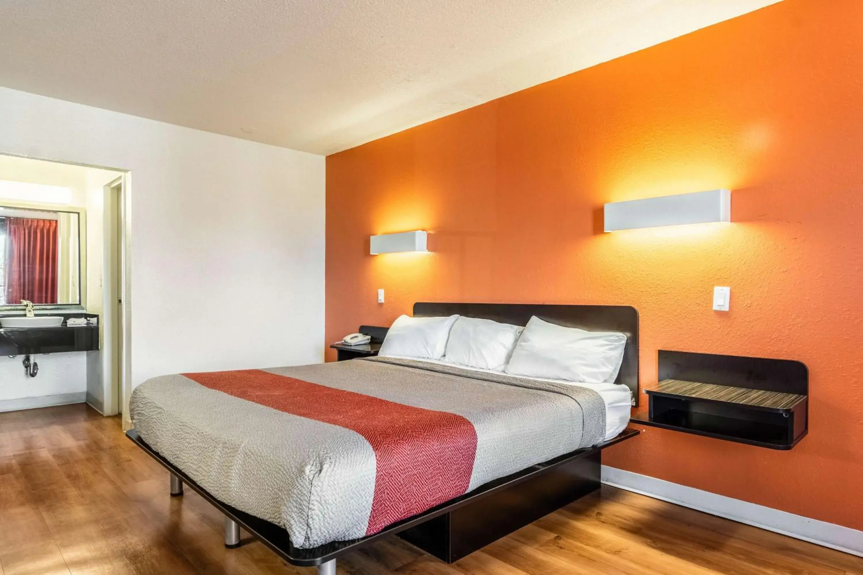 Queen Room - Disability Access - Roll in Shower in Motel 6-Little Rock, AR - West Queen Room - Disability Access - Roll in Shower in Motel 6-Little Rock, AR - West