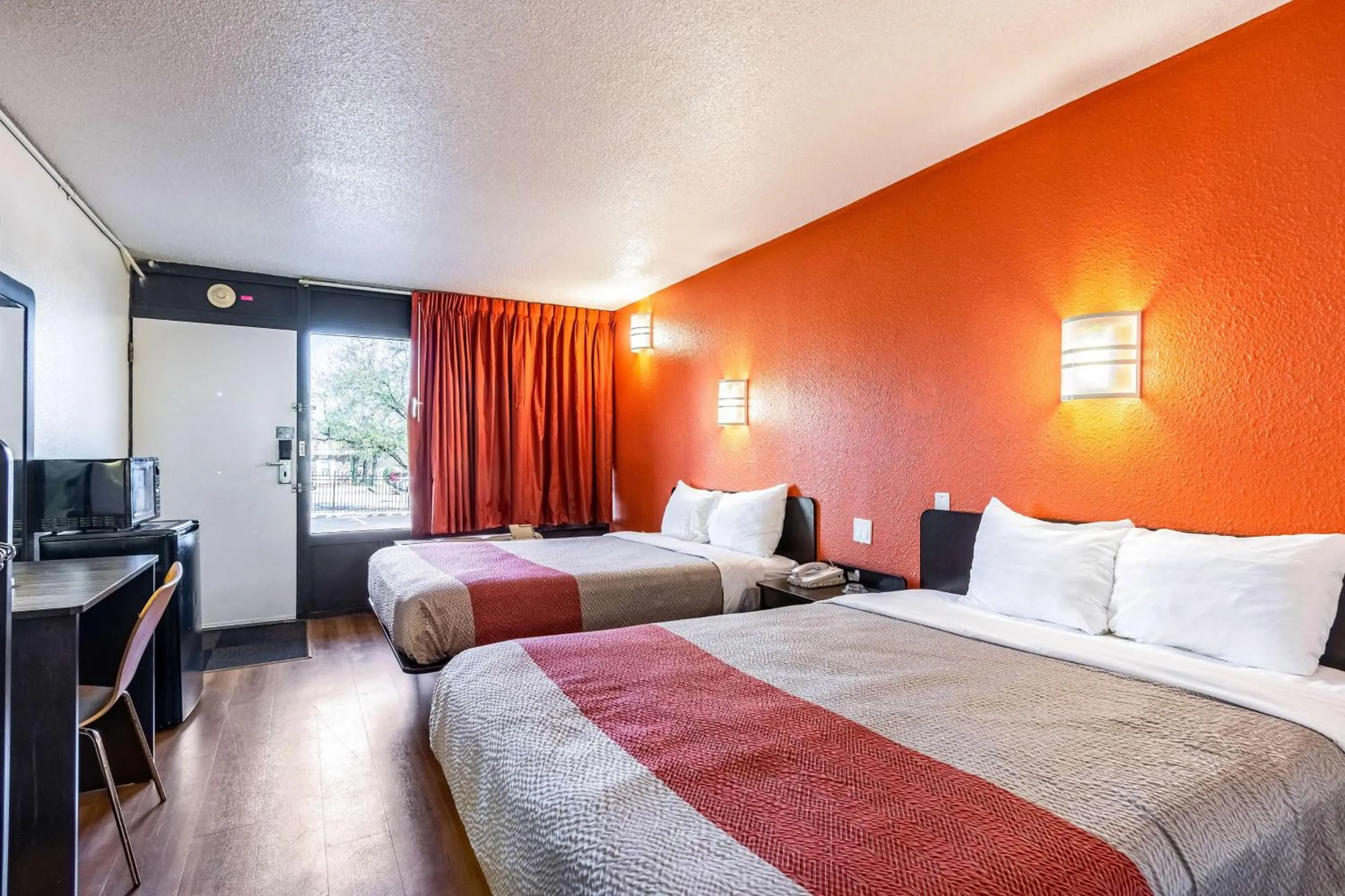 TV and multimedia, Bed in Motel 6-Little Rock, AR - West