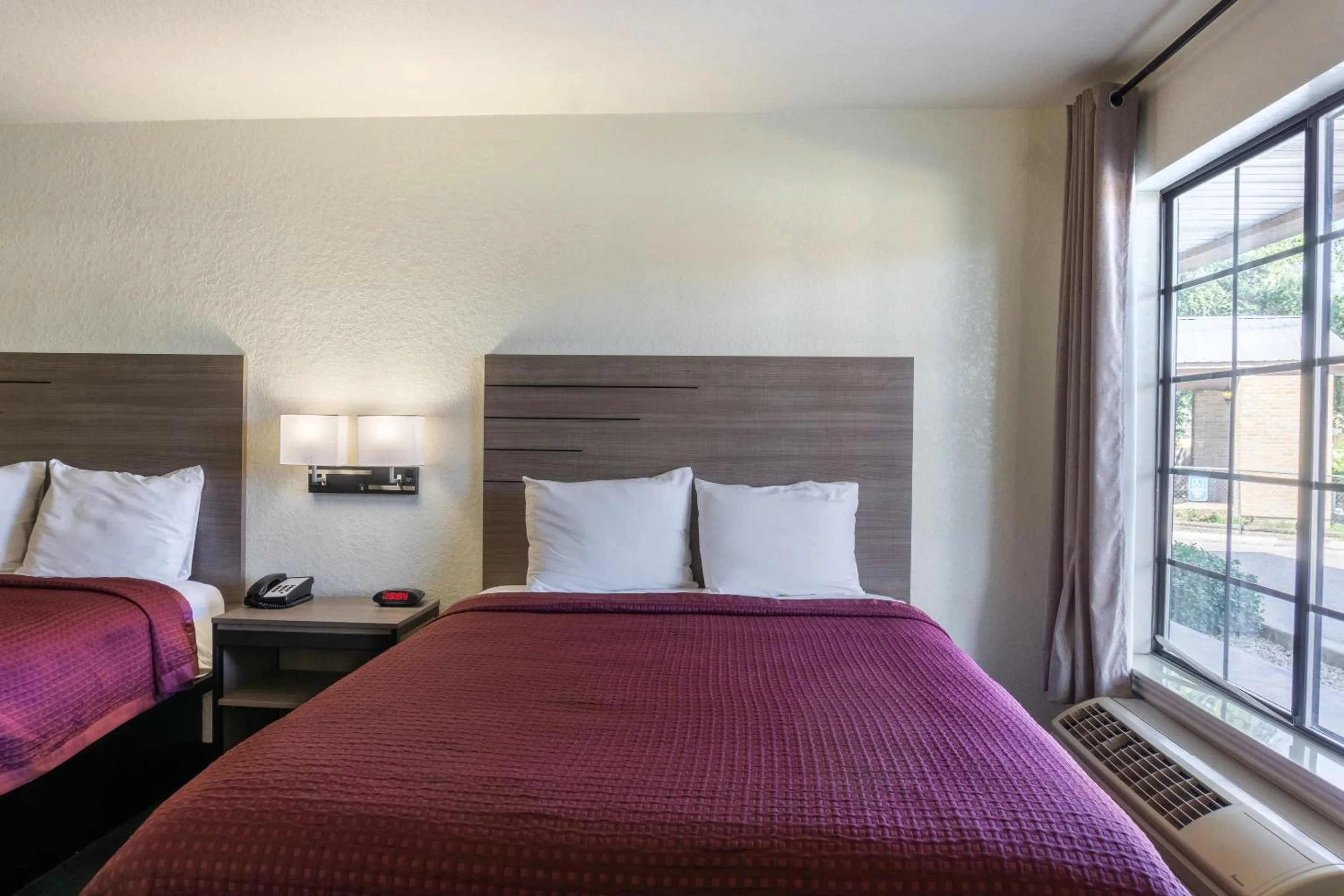 Bedroom, Bed in OYO Inn & Suites Medical Center San Antonio