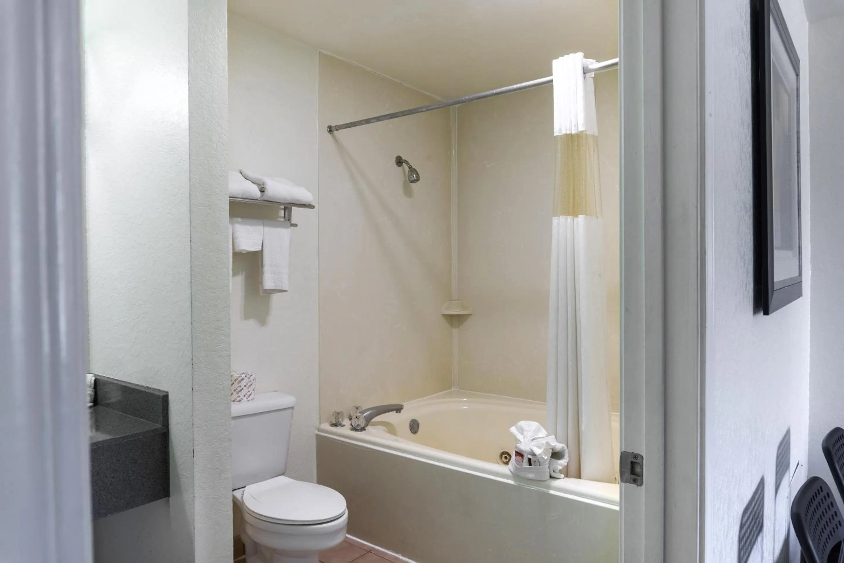 Bathroom in OYO Inn & Suites Medical Center San Antonio