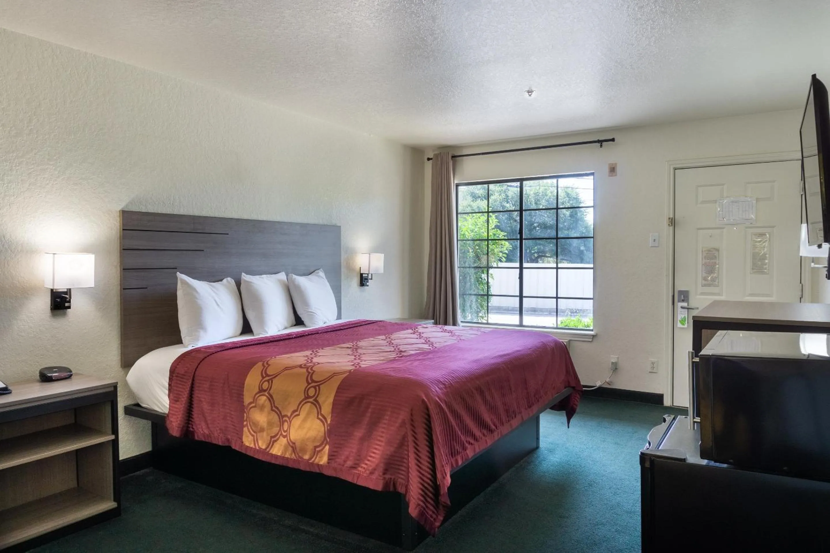 Bedroom, Bed in OYO Inn & Suites Medical Center San Antonio
