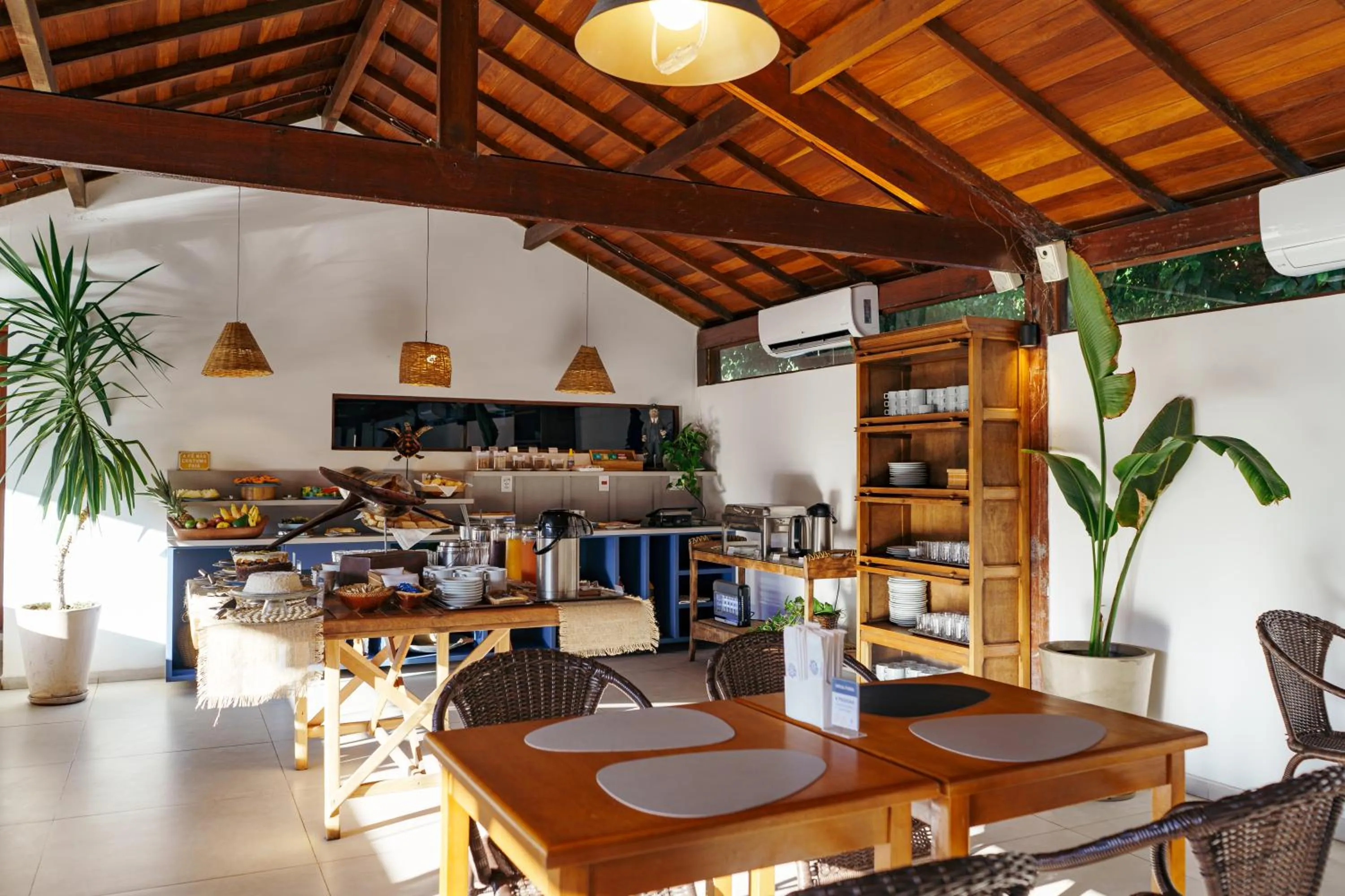 Buffet breakfast in Pousada do Timoneiro