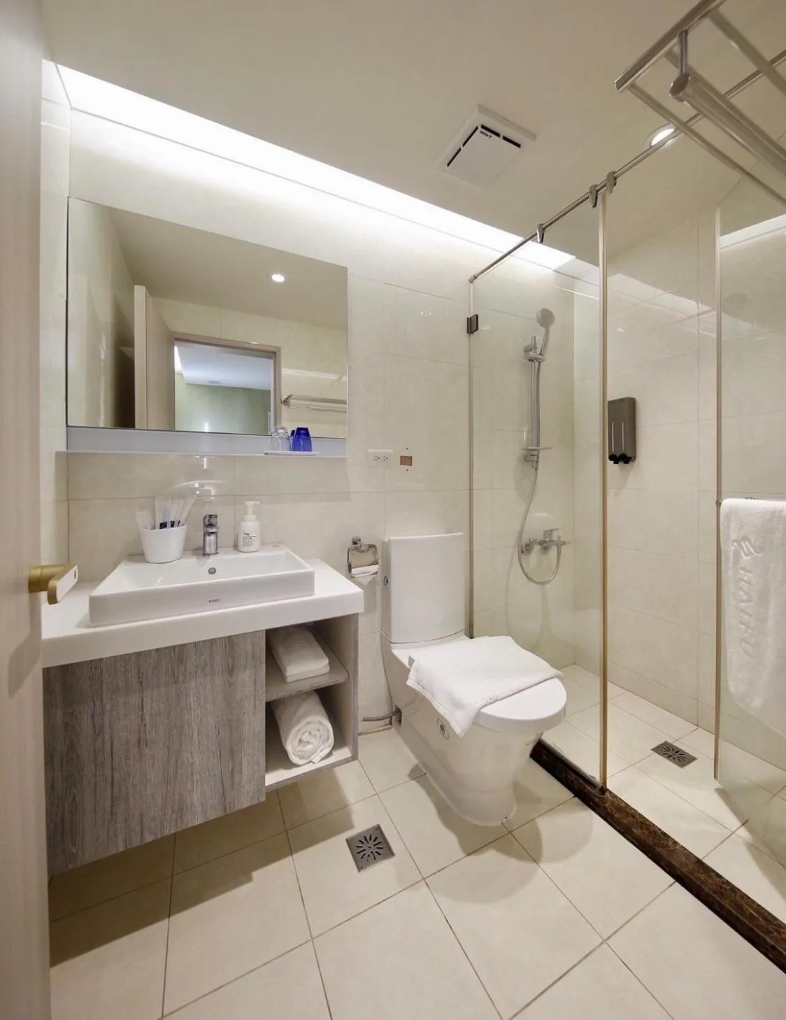 Shower in Hai Fu Hotel & Suites
