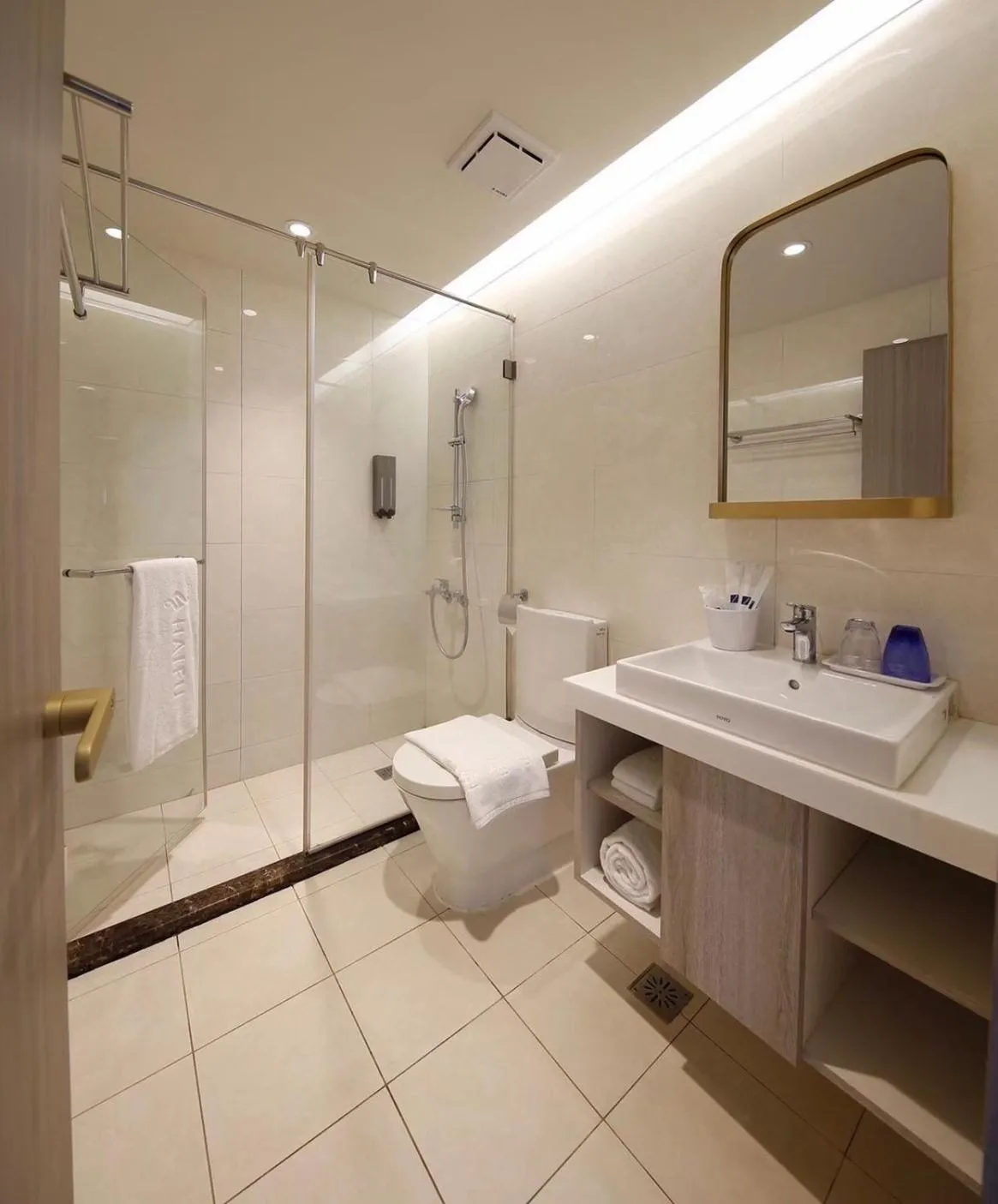 Toilet in Hai Fu Hotel & Suites