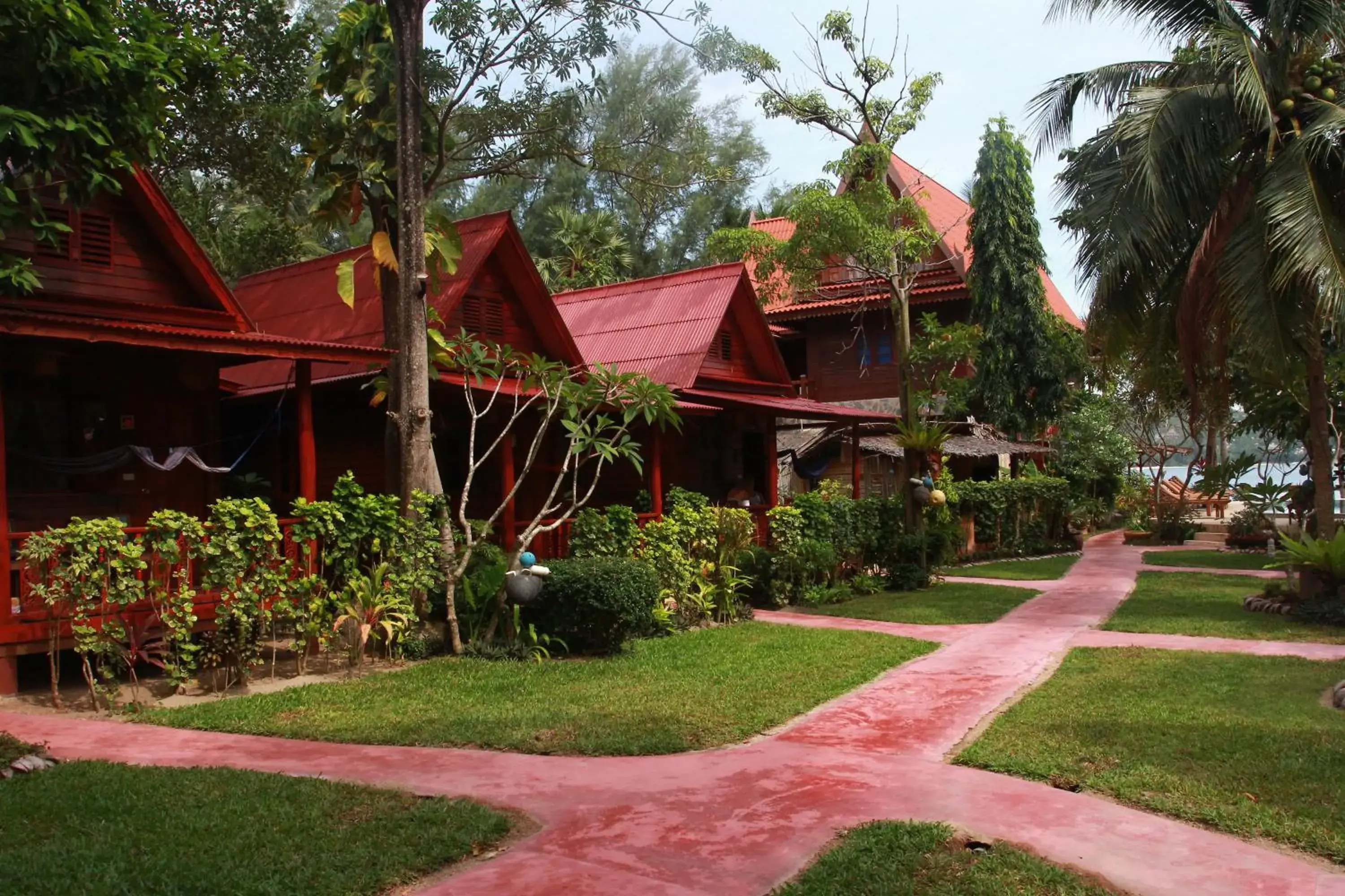 Family Bungalow with Air-Conditioning in Longtail Beach Resort Family Bungalow with Air-Conditioning in Longtail Beach Resort
