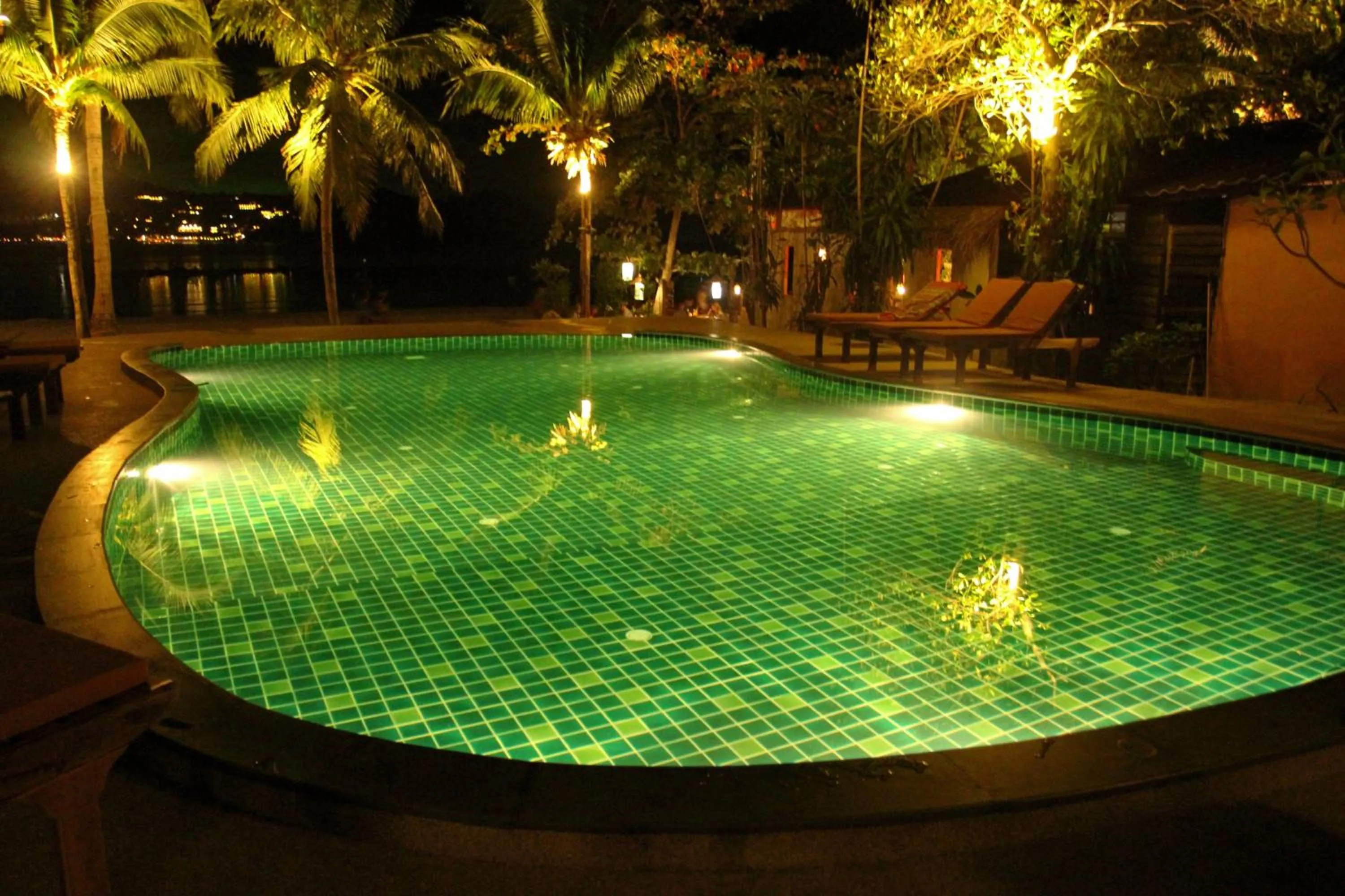 Swimming pool in Longtail Beach Resort