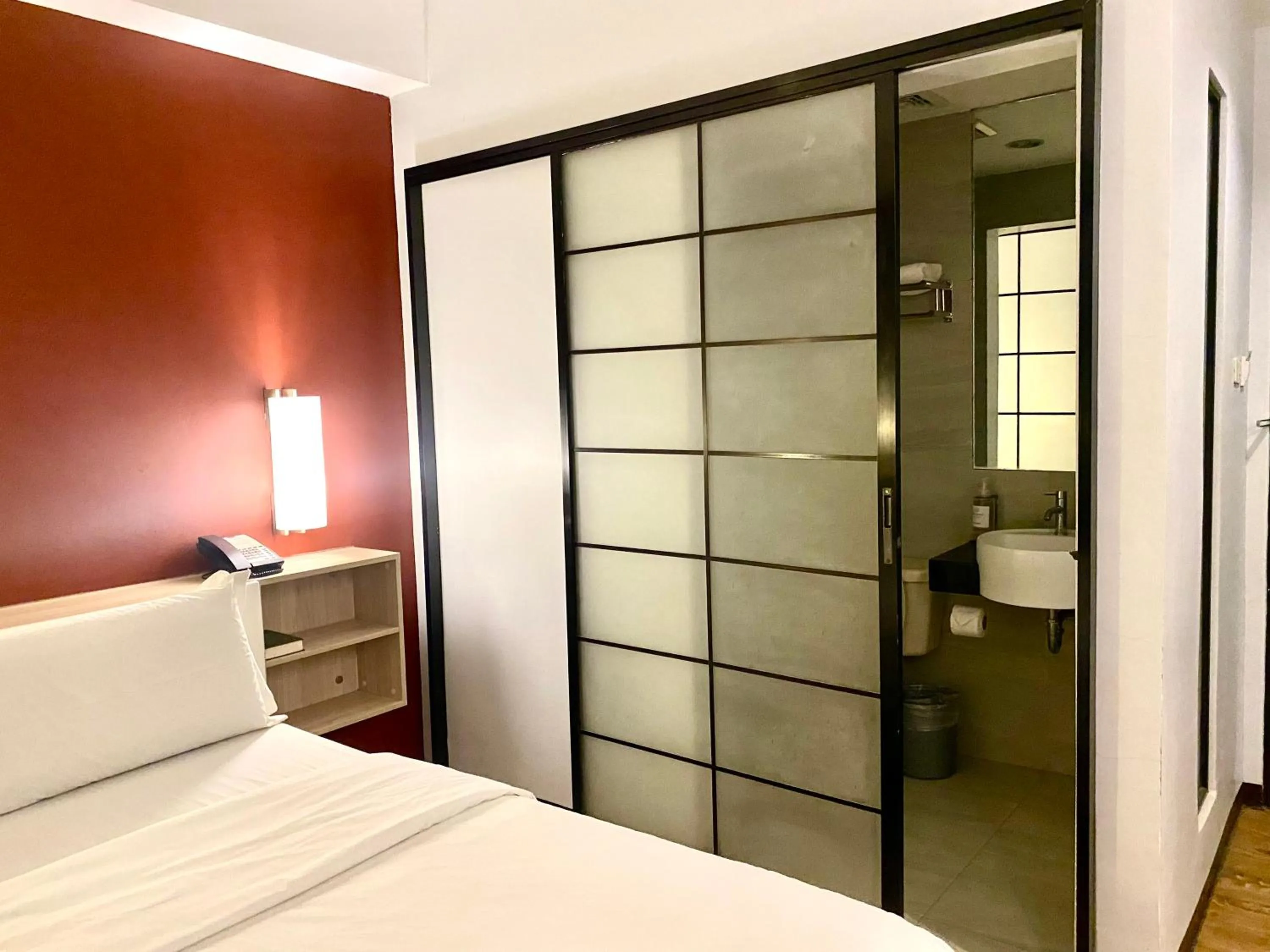 Bedroom, Bed in Circle Inn Hotel and Suites Bacolod