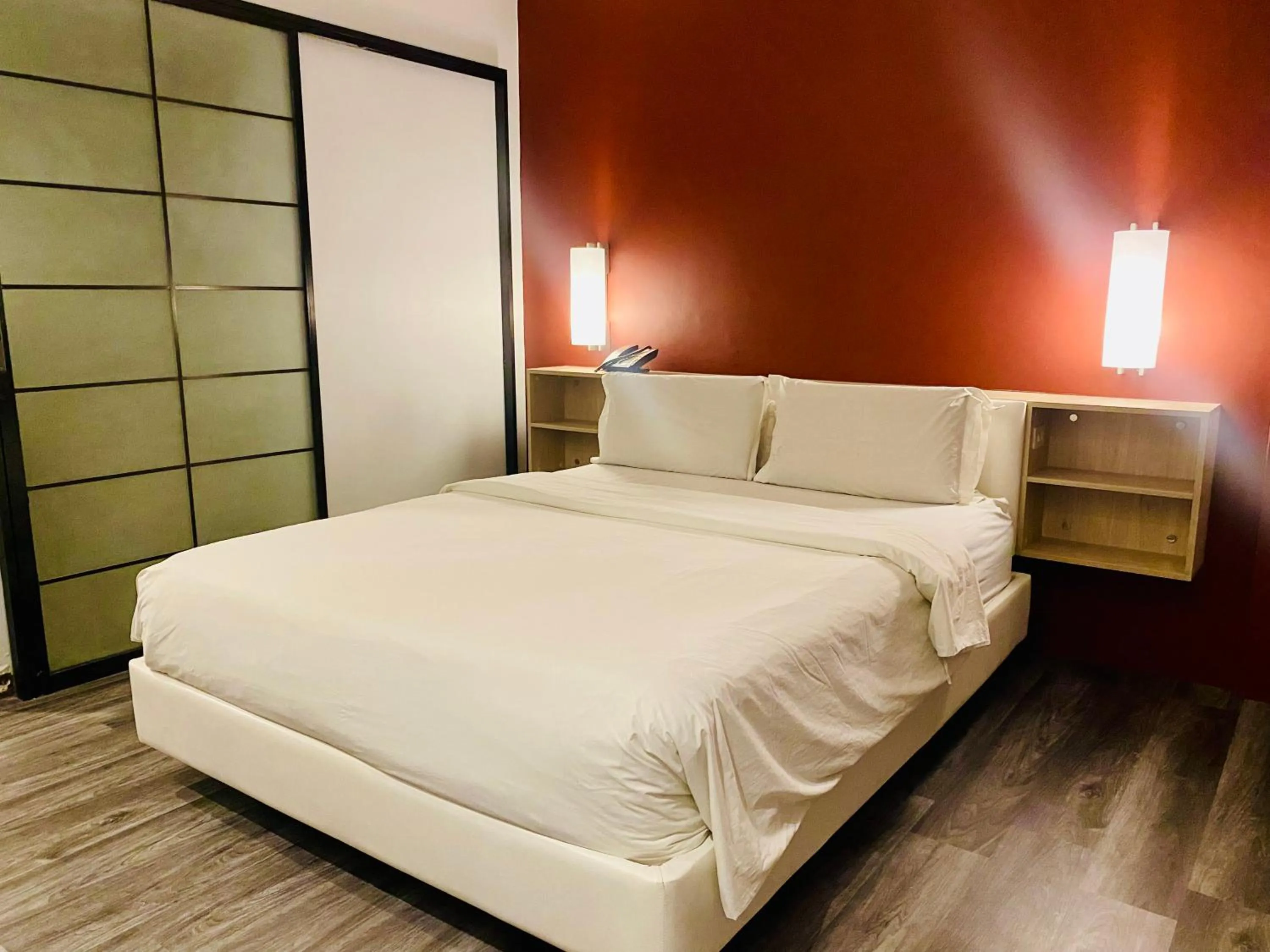 Bedroom, Bed in Circle Inn Hotel and Suites Bacolod