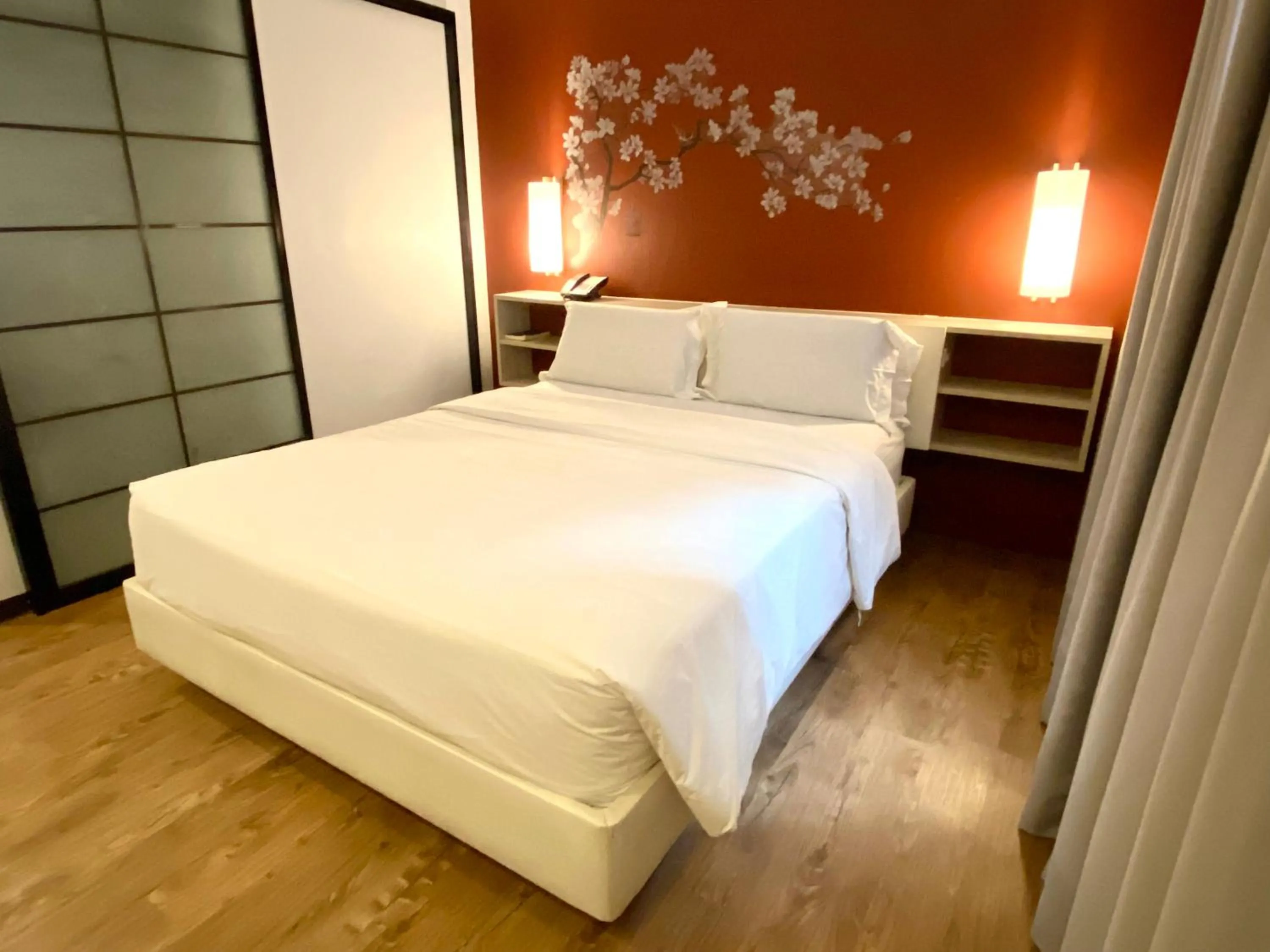 Bedroom, Bed in Circle Inn Hotel and Suites Bacolod