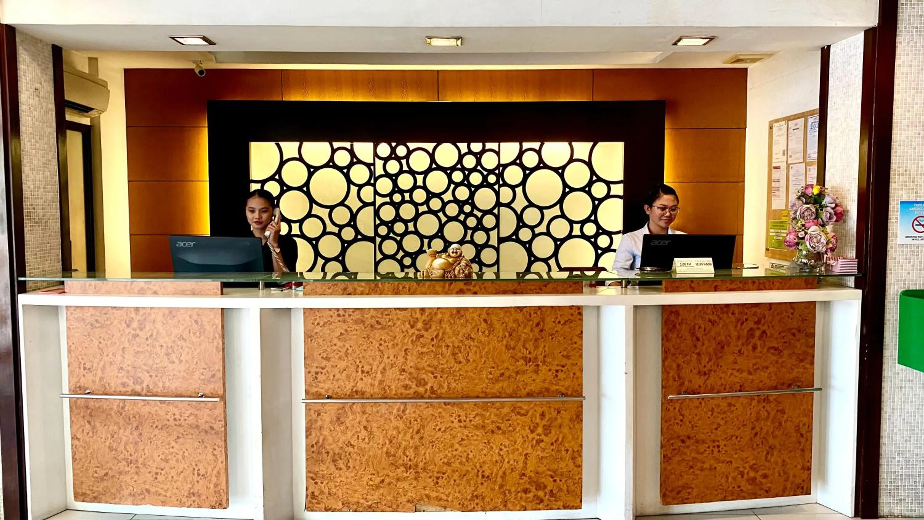 Lobby or reception in Circle Inn Hotel and Suites Bacolod