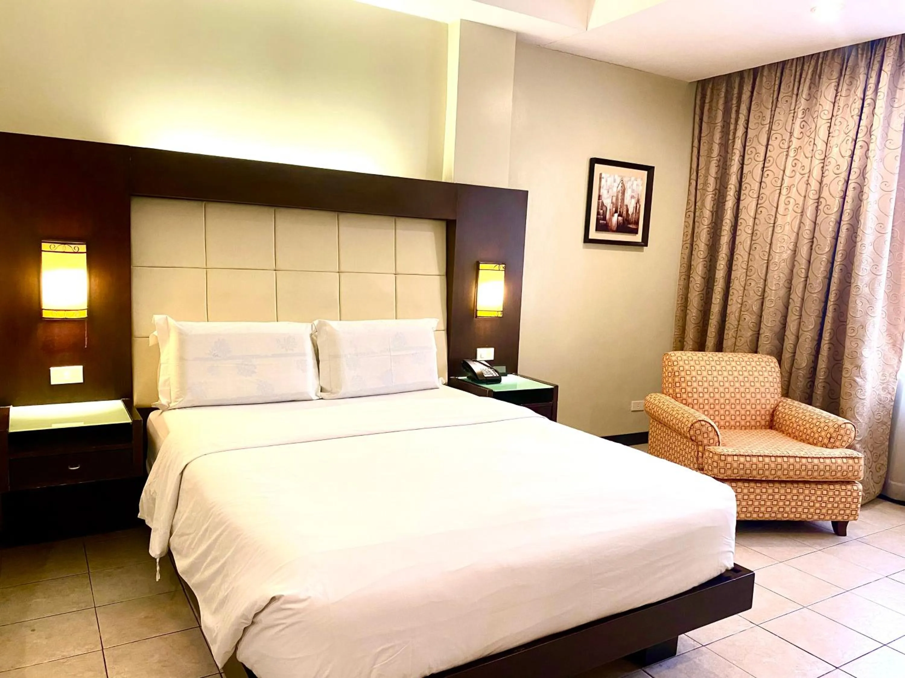 Bedroom, Bed in Circle Inn Hotel and Suites Bacolod