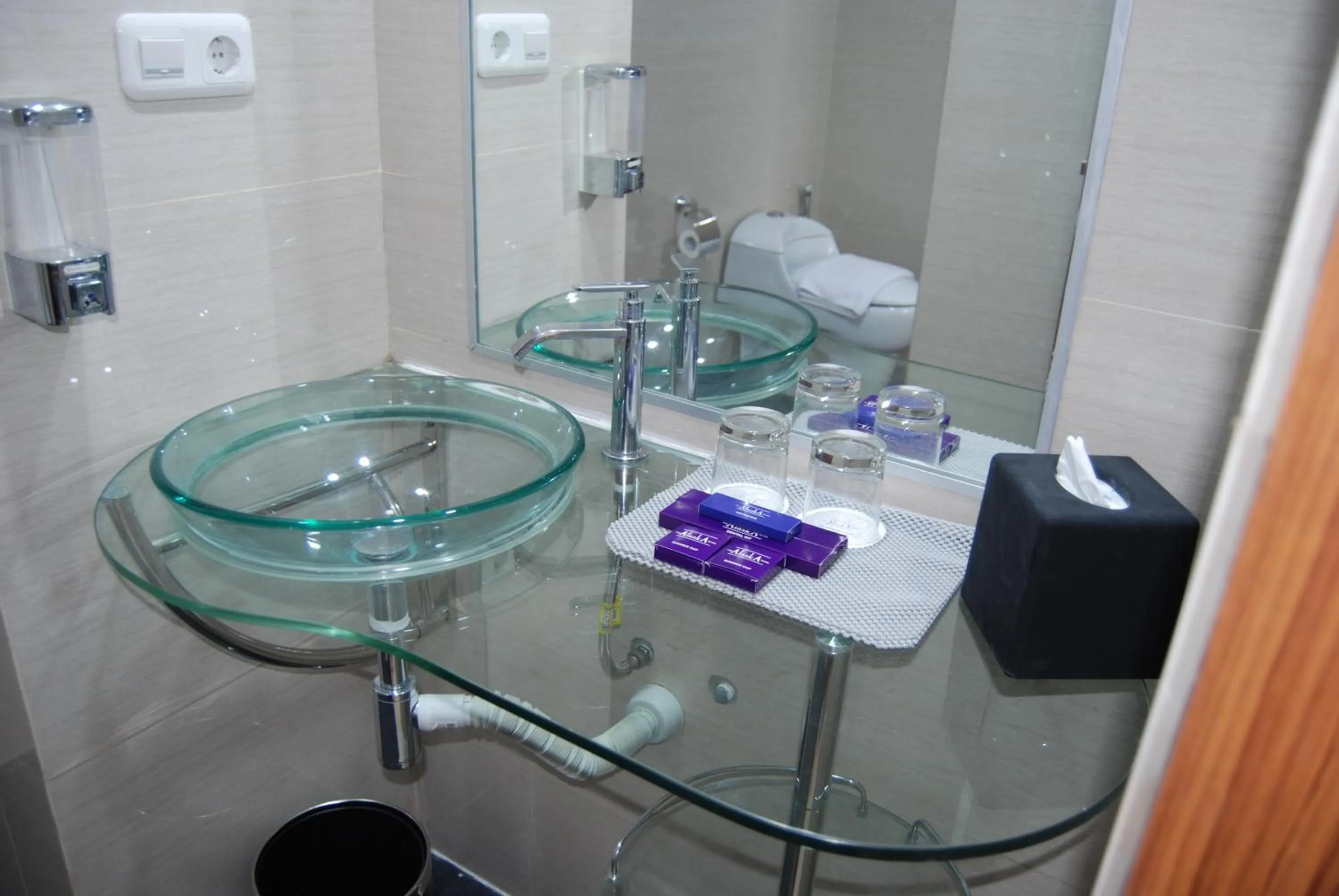 Bathroom in Horison Inn Alaska