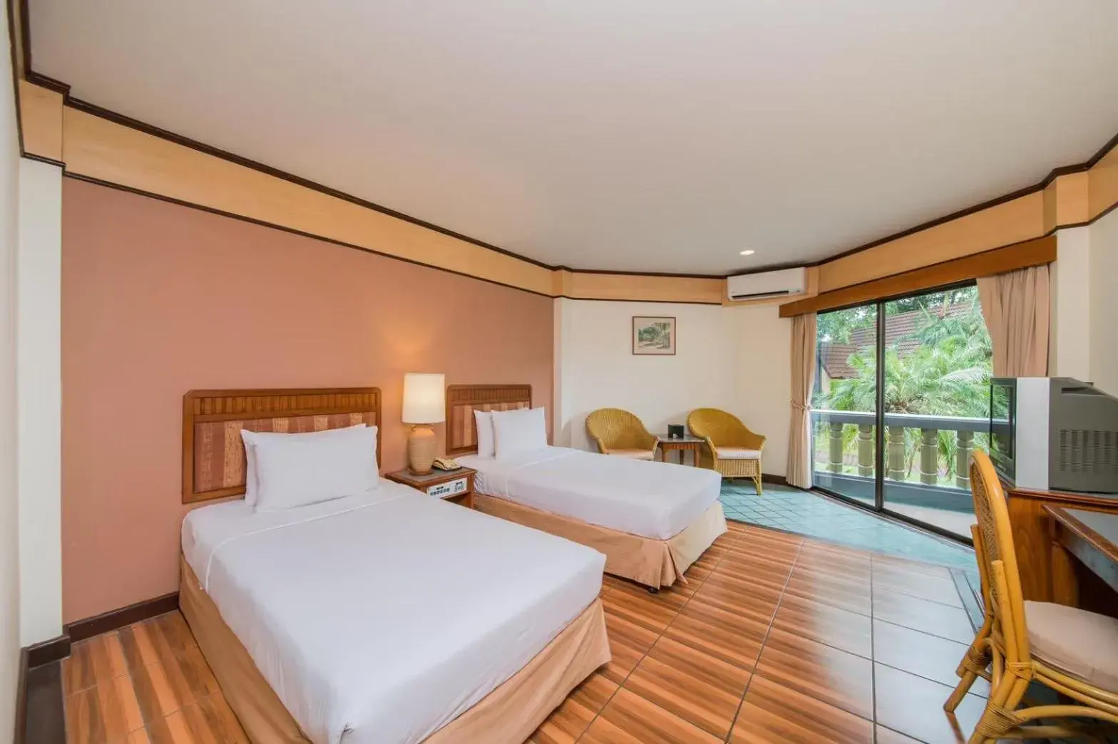 Superior Twin Room in Botany Beach Resort Pattaya Superior Twin Room in Botany Beach Resort Pattaya