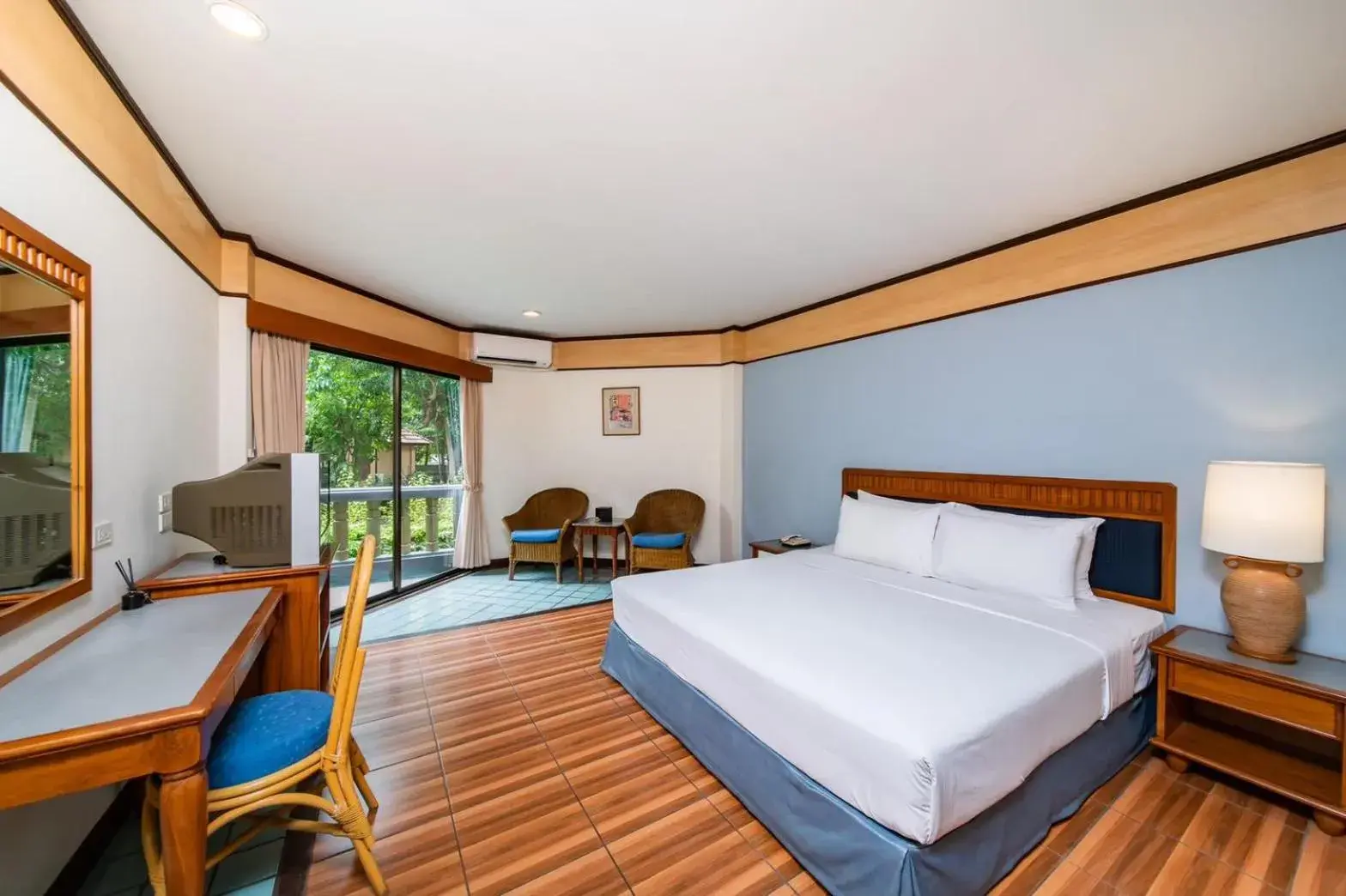 Superior Double Room in Botany Beach Resort Pattaya Superior Double Room in Botany Beach Resort Pattaya