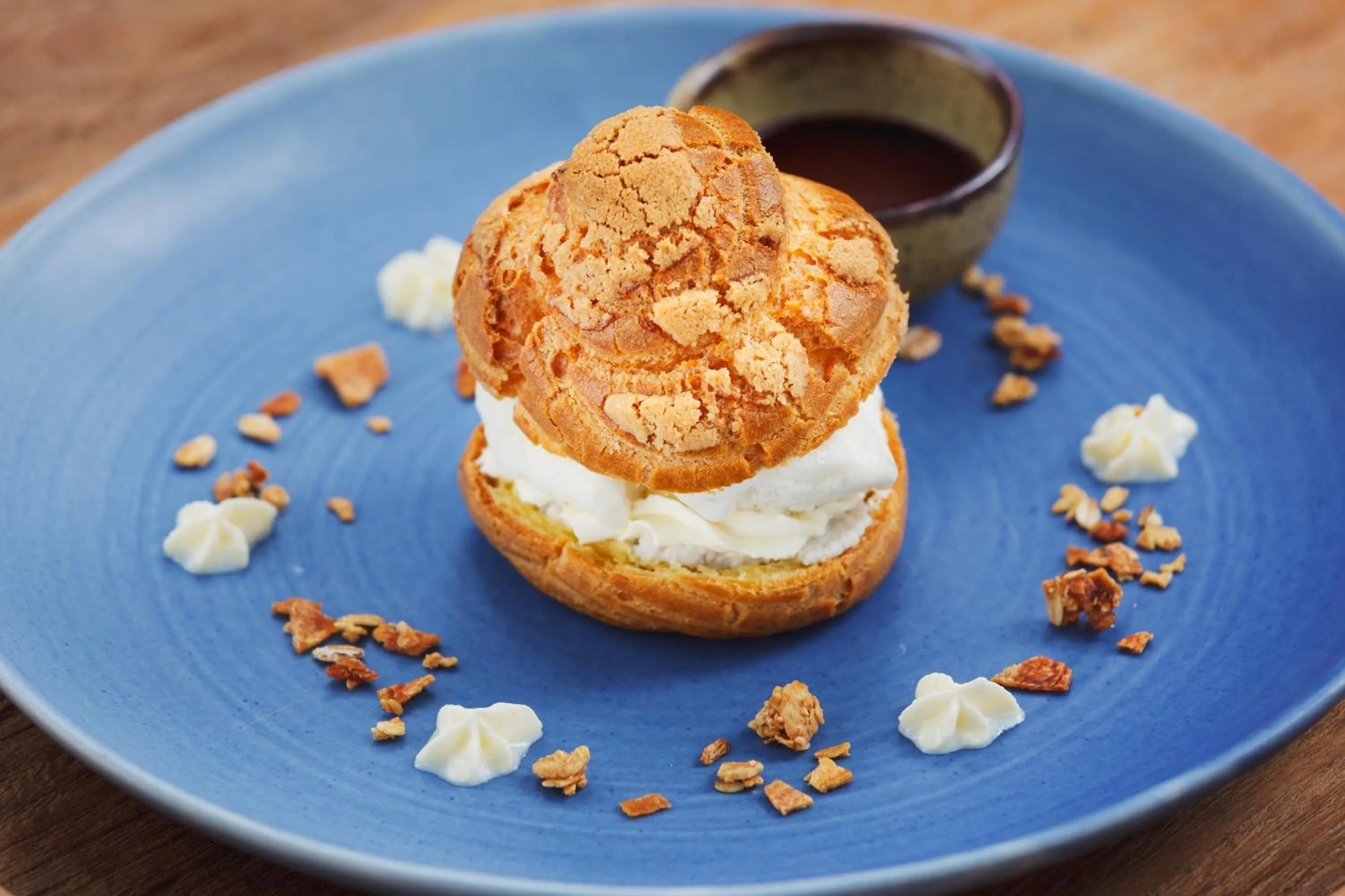 Restaurant/places to eat in Maison Dalabua