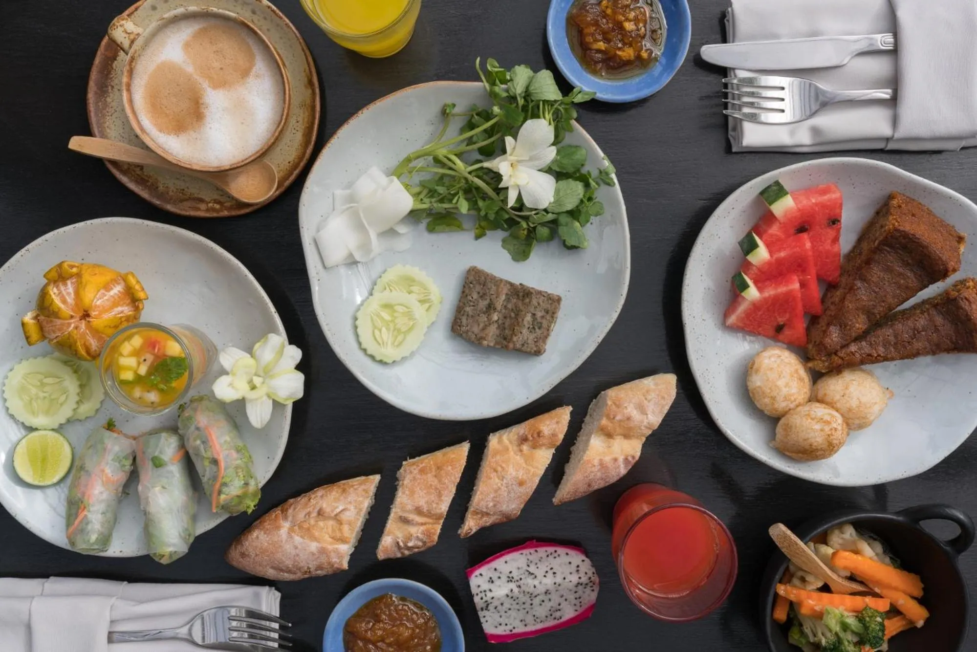 Restaurant/places to eat in Maison Dalabua