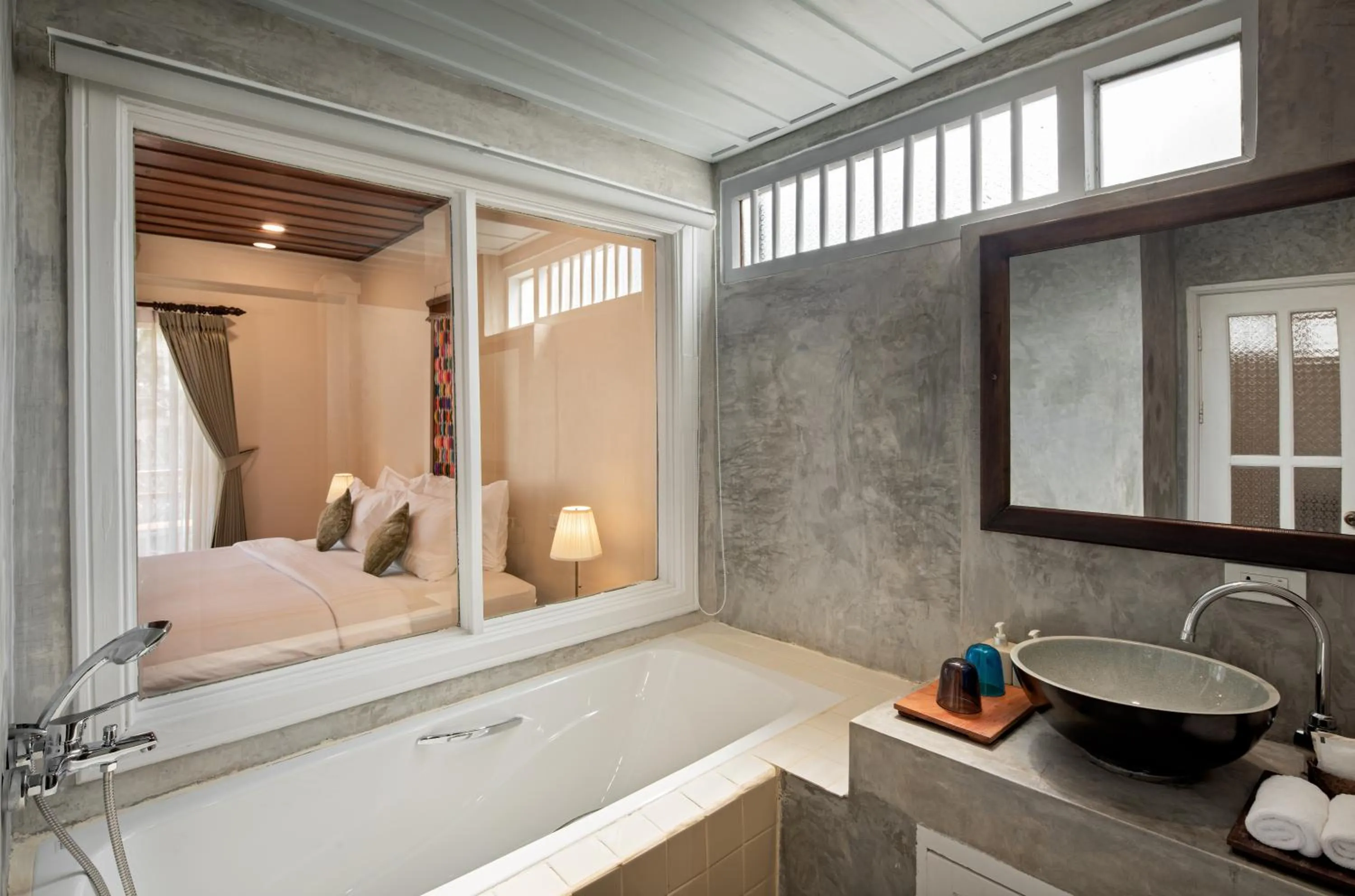 Bathroom, Bed in Maison Dalabua