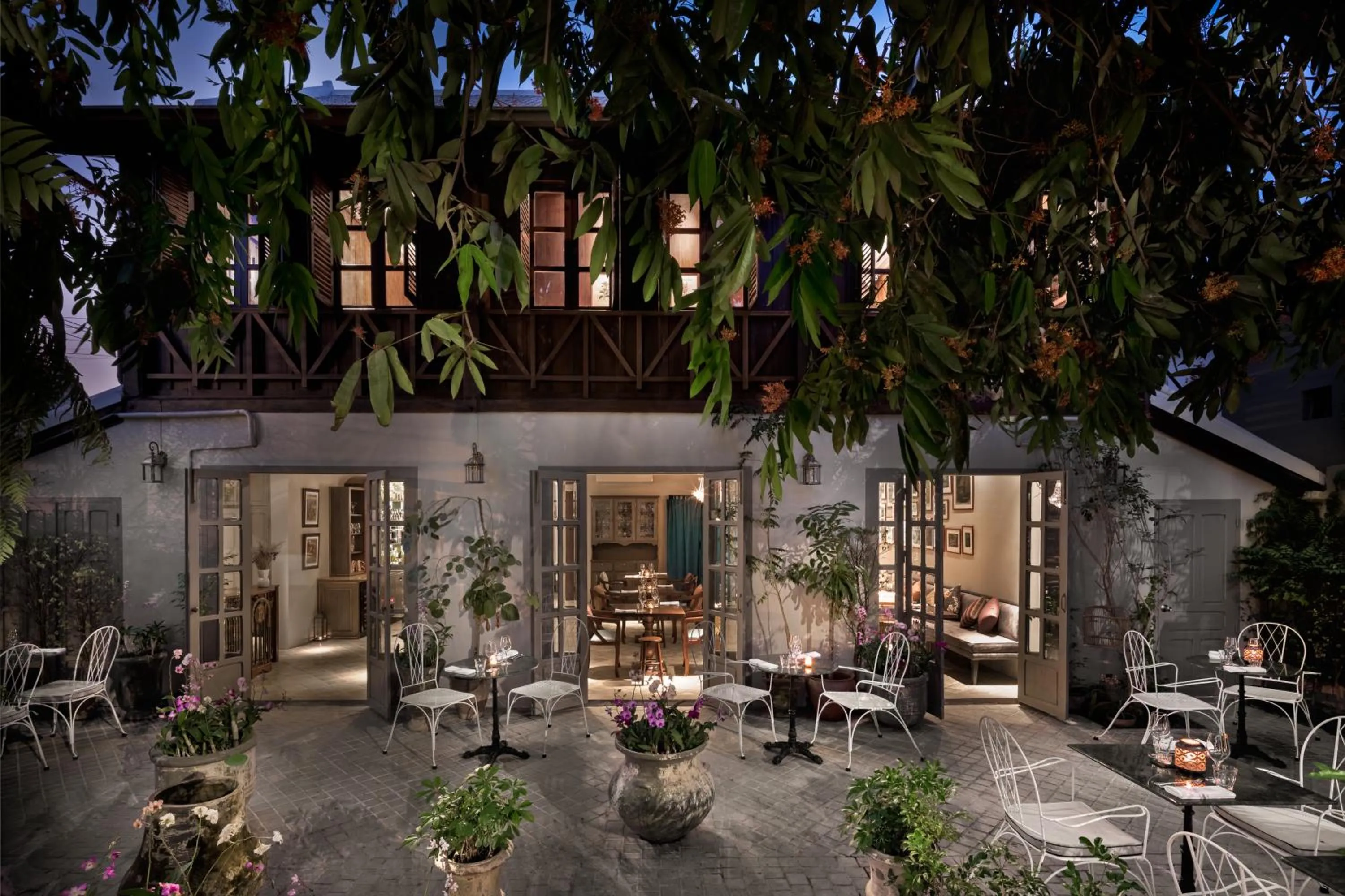 Restaurant/places to eat in Maison Dalabua