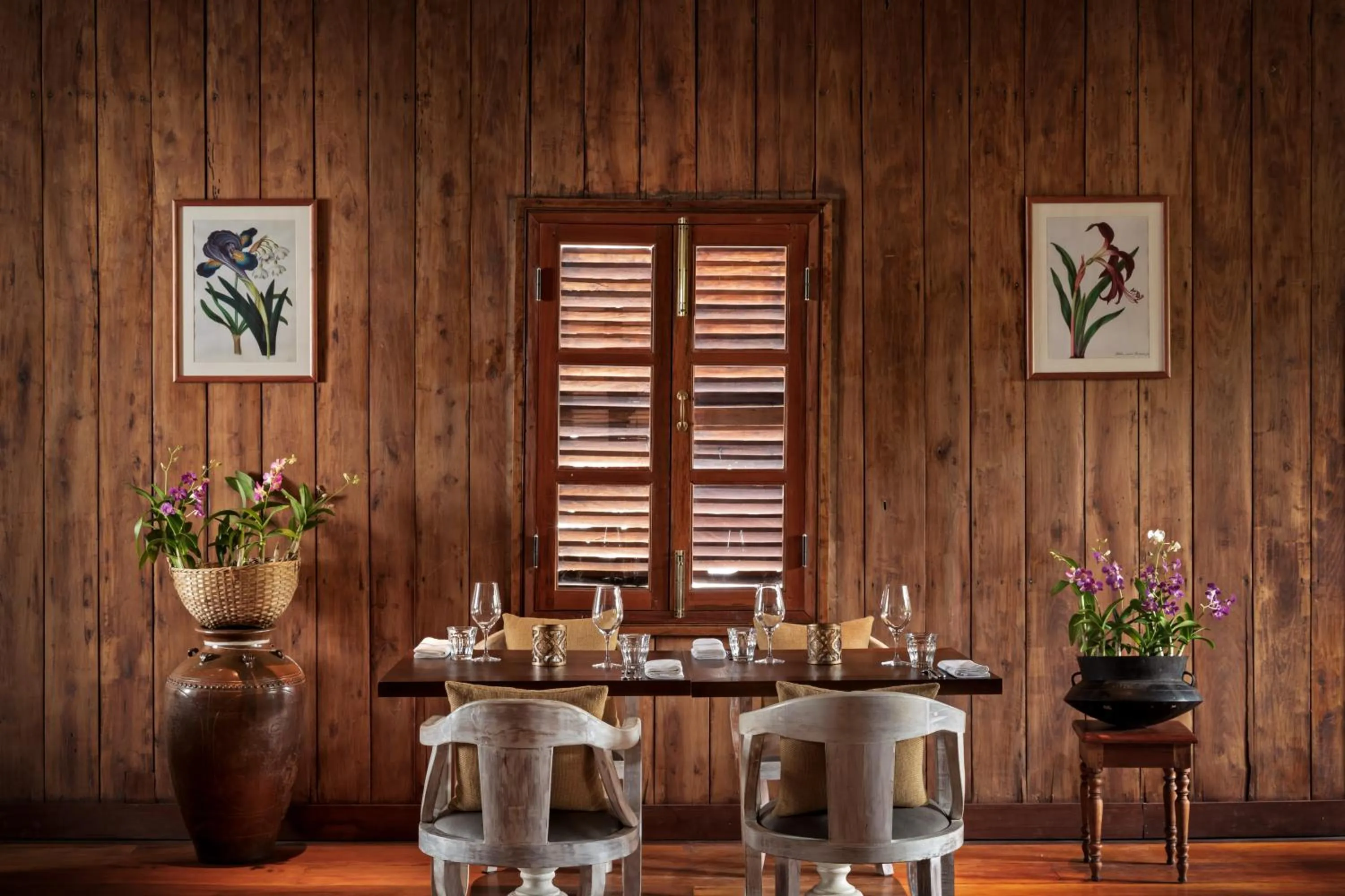 Restaurant/places to eat in Maison Dalabua