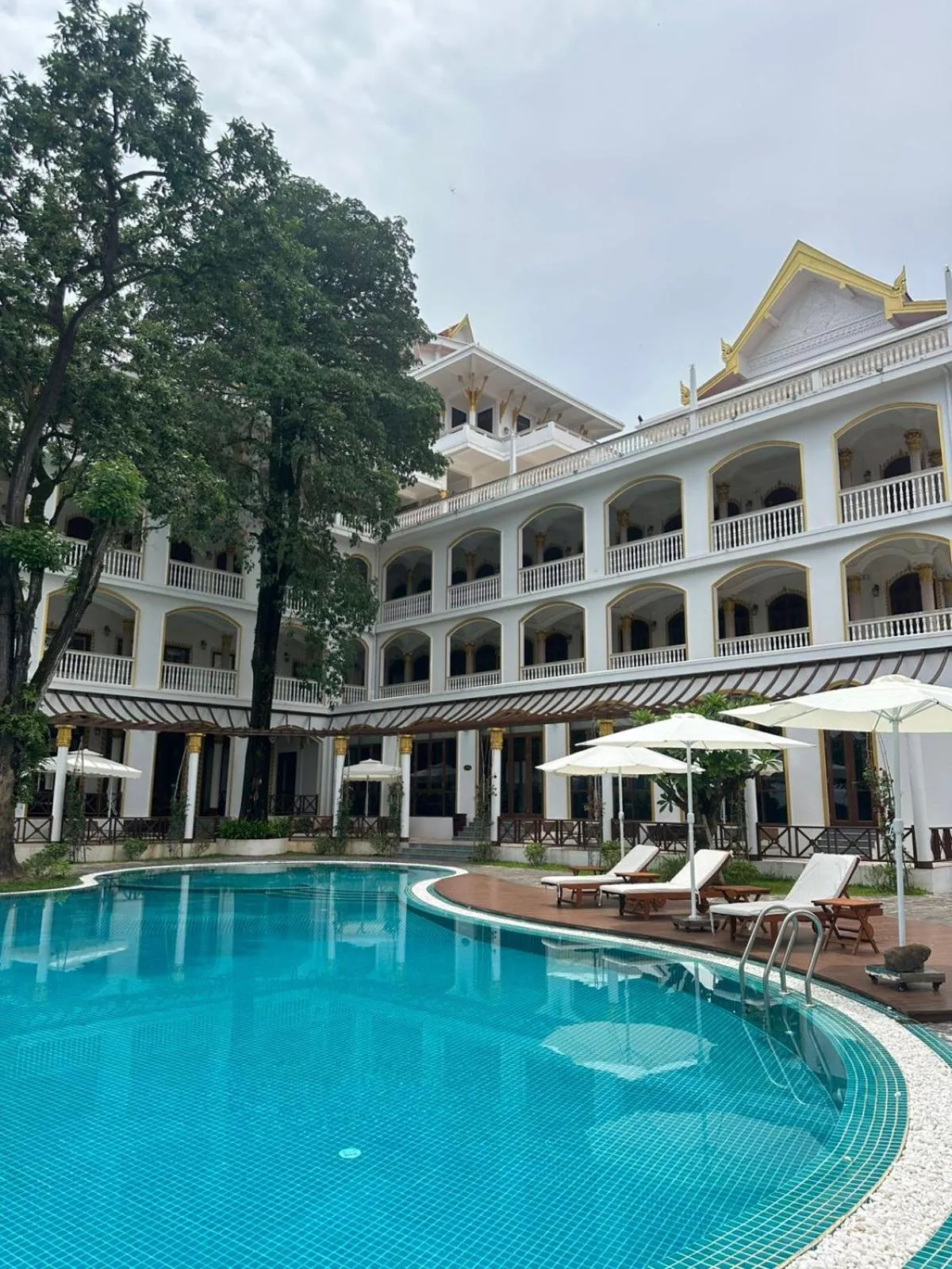 Swimming pool in Champa Palace Hotel