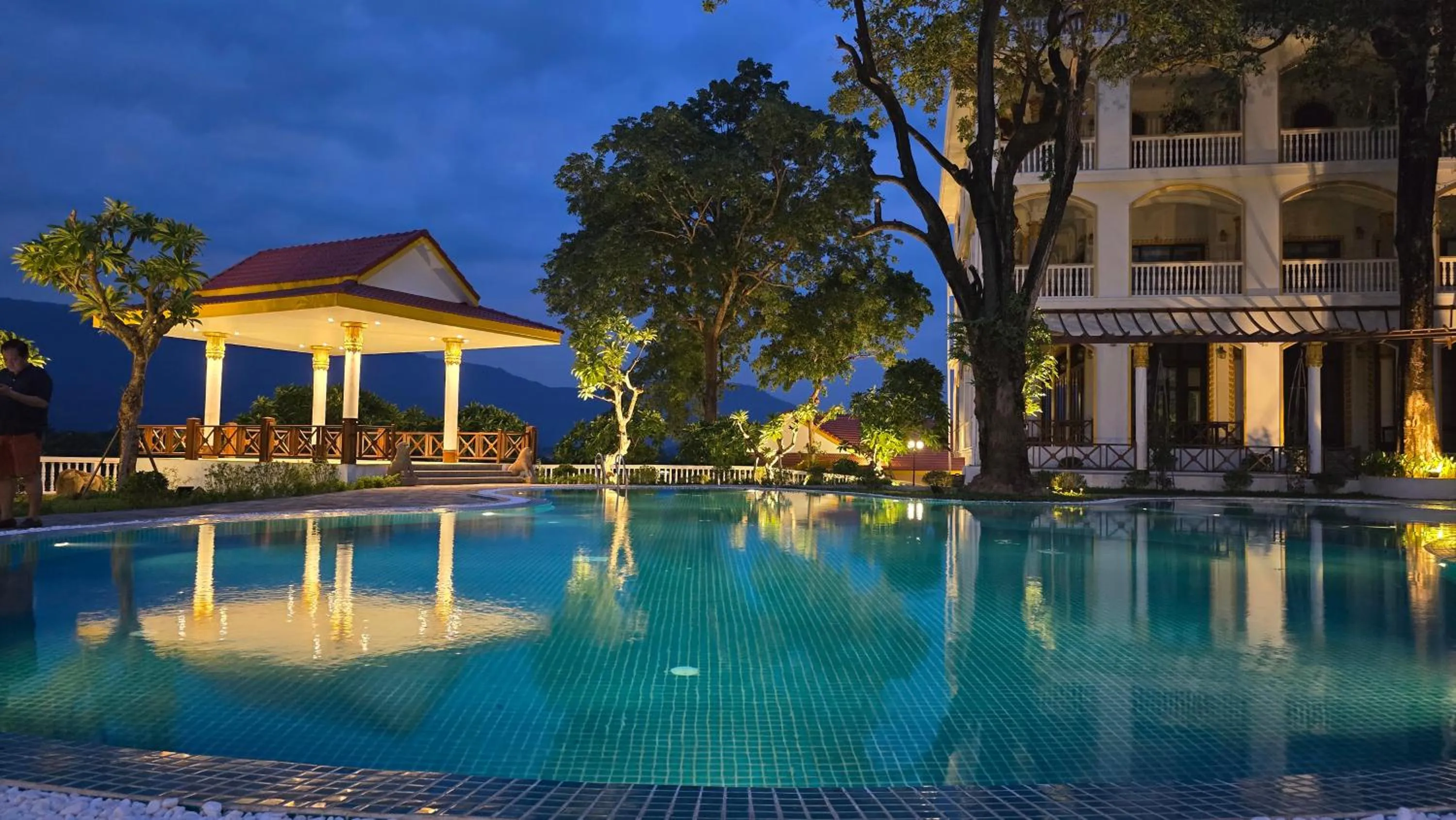 Swimming pool in Champa Palace Hotel