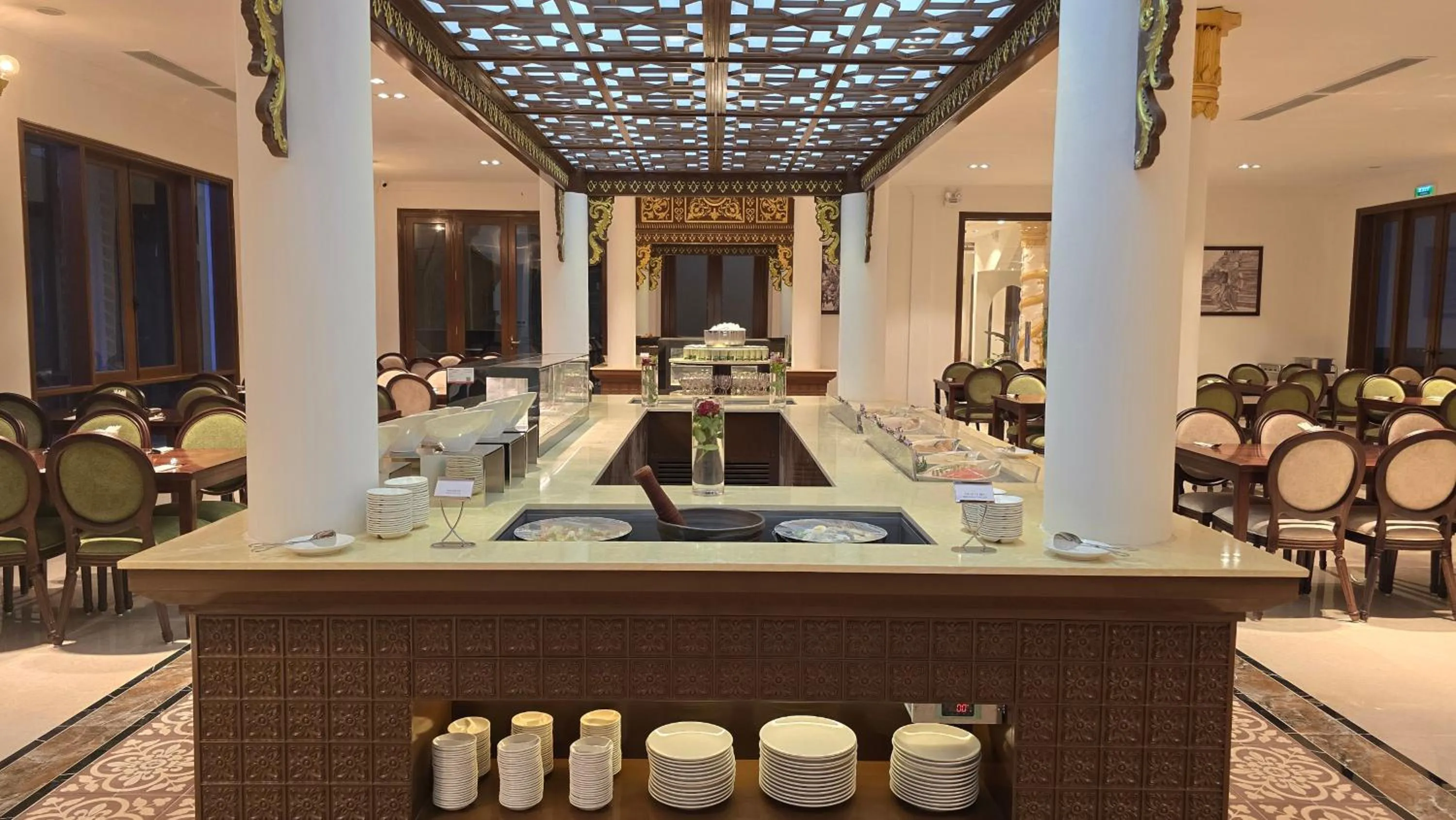 Restaurant/places to eat in Champa Palace Hotel