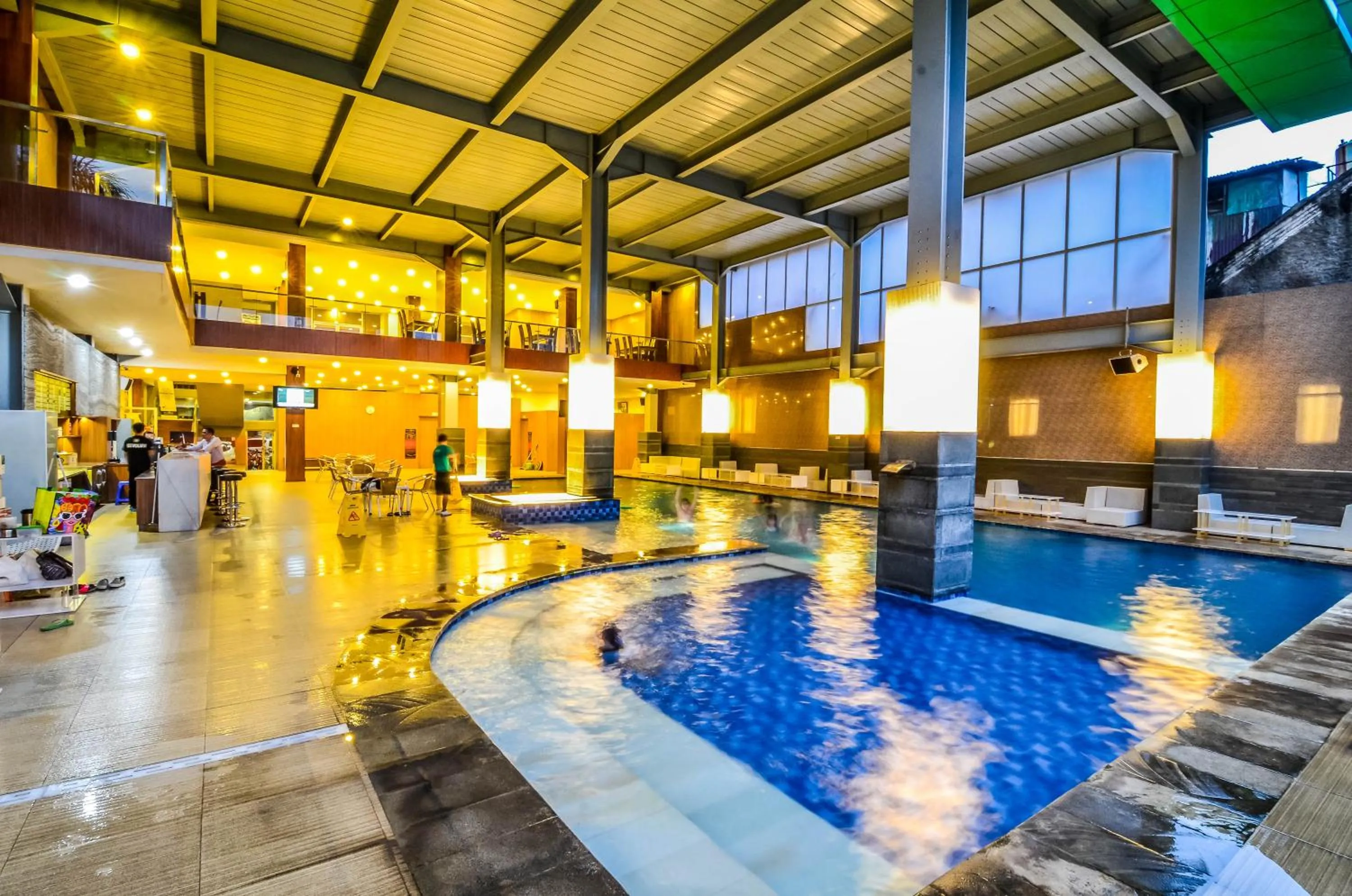  in El Cavana Bandung