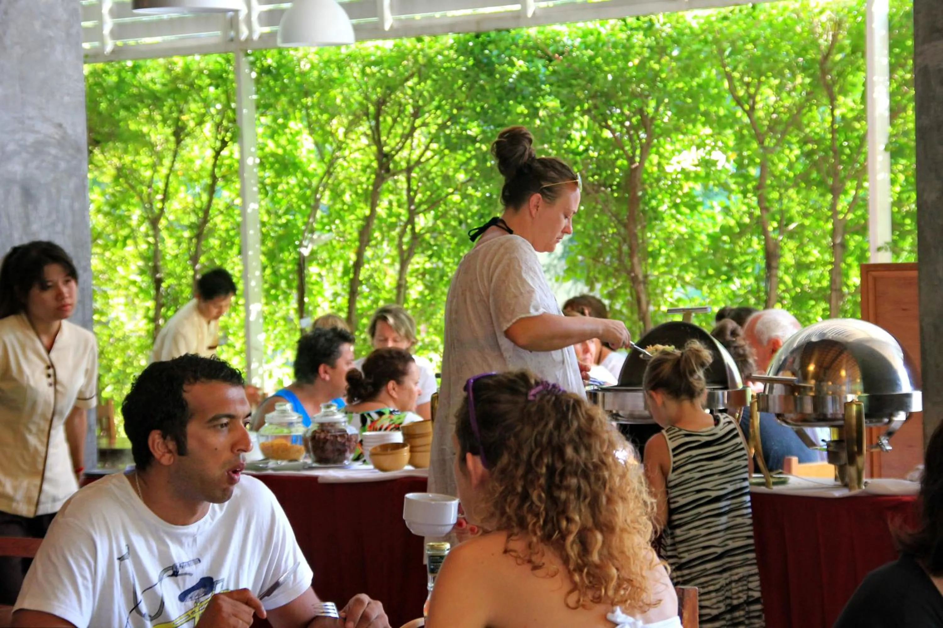 Restaurant/places to eat in BLU PINE Villa & Pool Access - SHA Plus