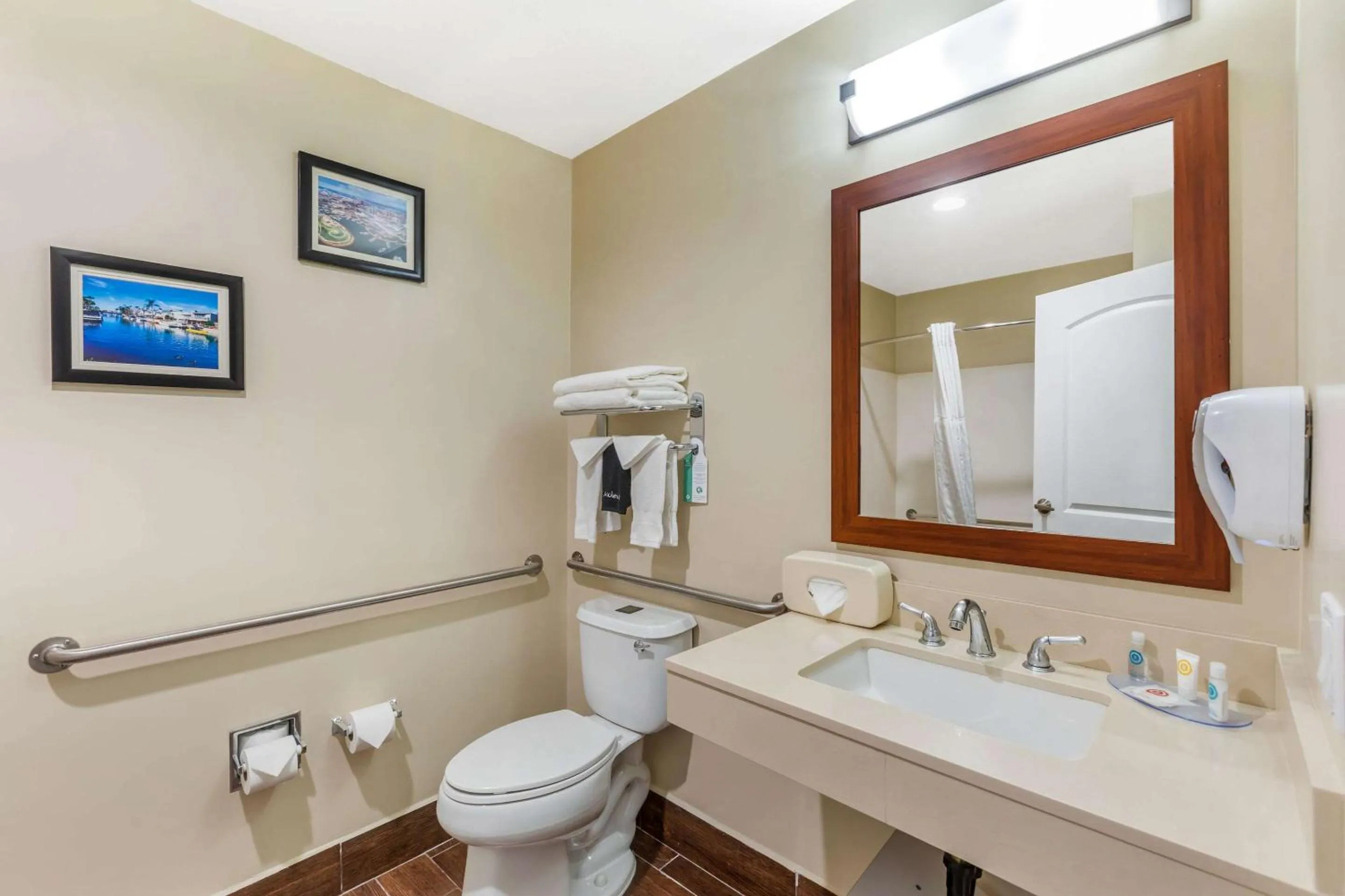 Bedroom in Comfort Inn Monterey Park - Los Angeles