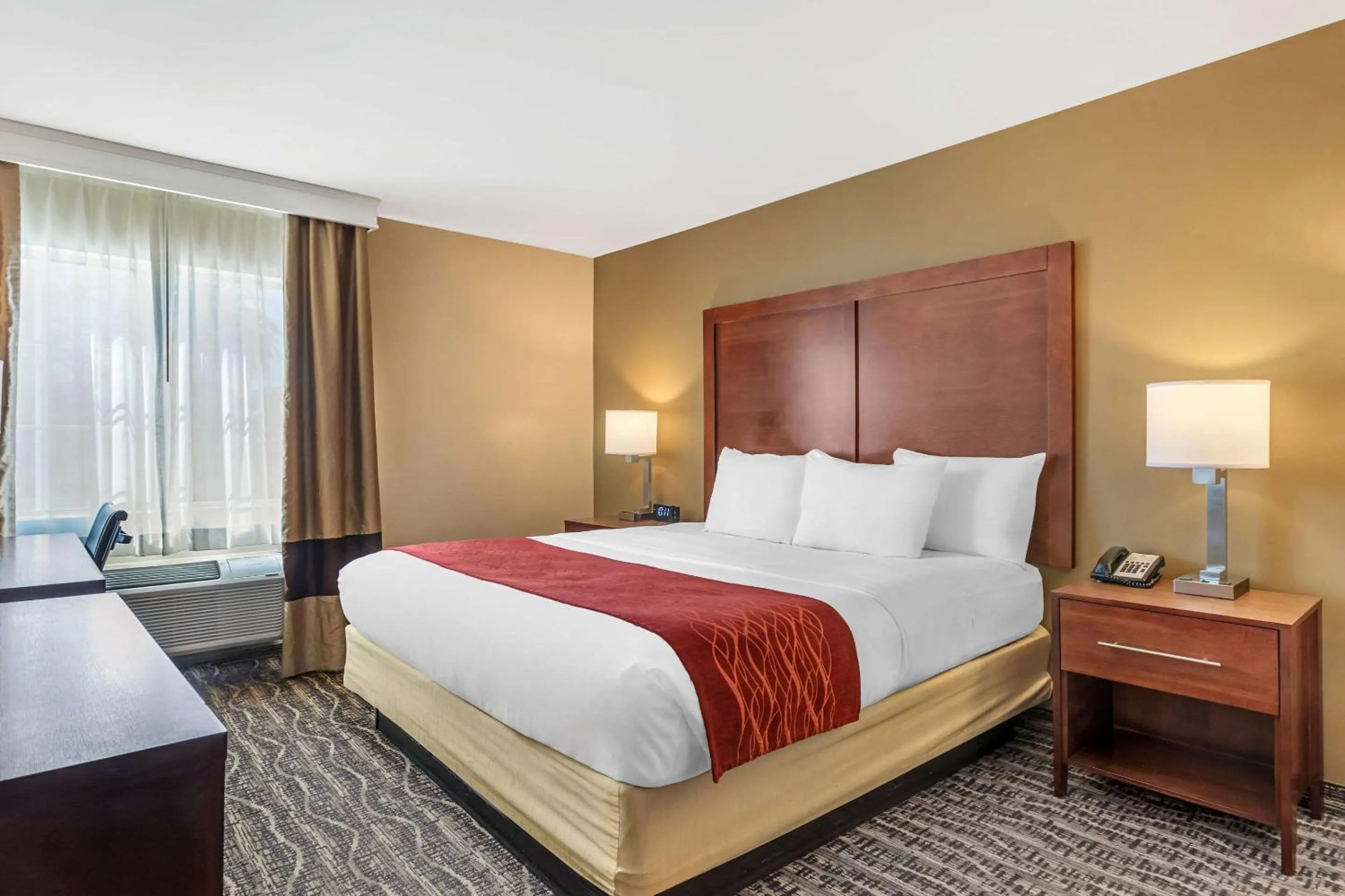 Bedroom, Bed in Comfort Inn Monterey Park - Los Angeles