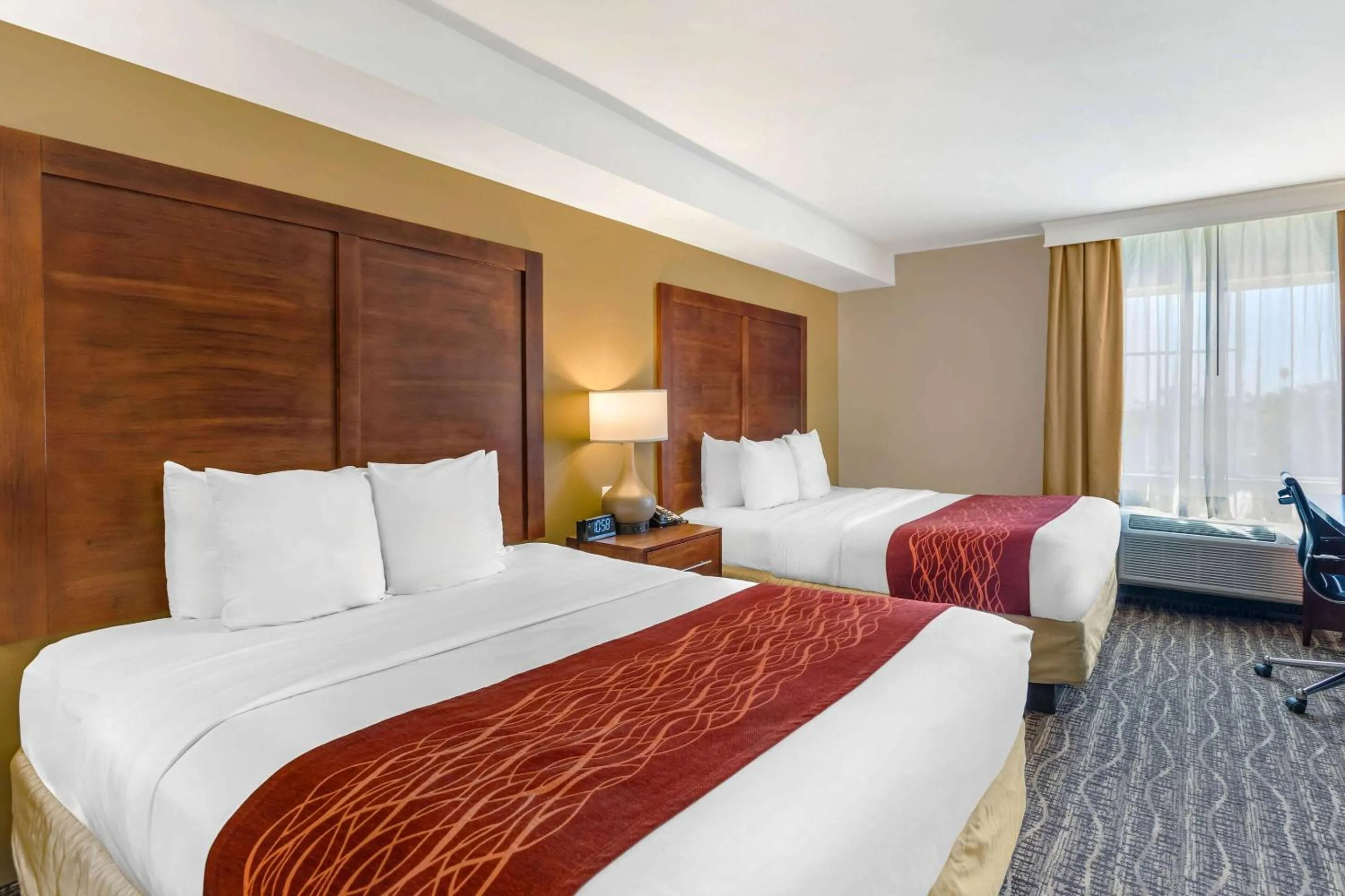 Bedroom, Bed in Comfort Inn Monterey Park - Los Angeles