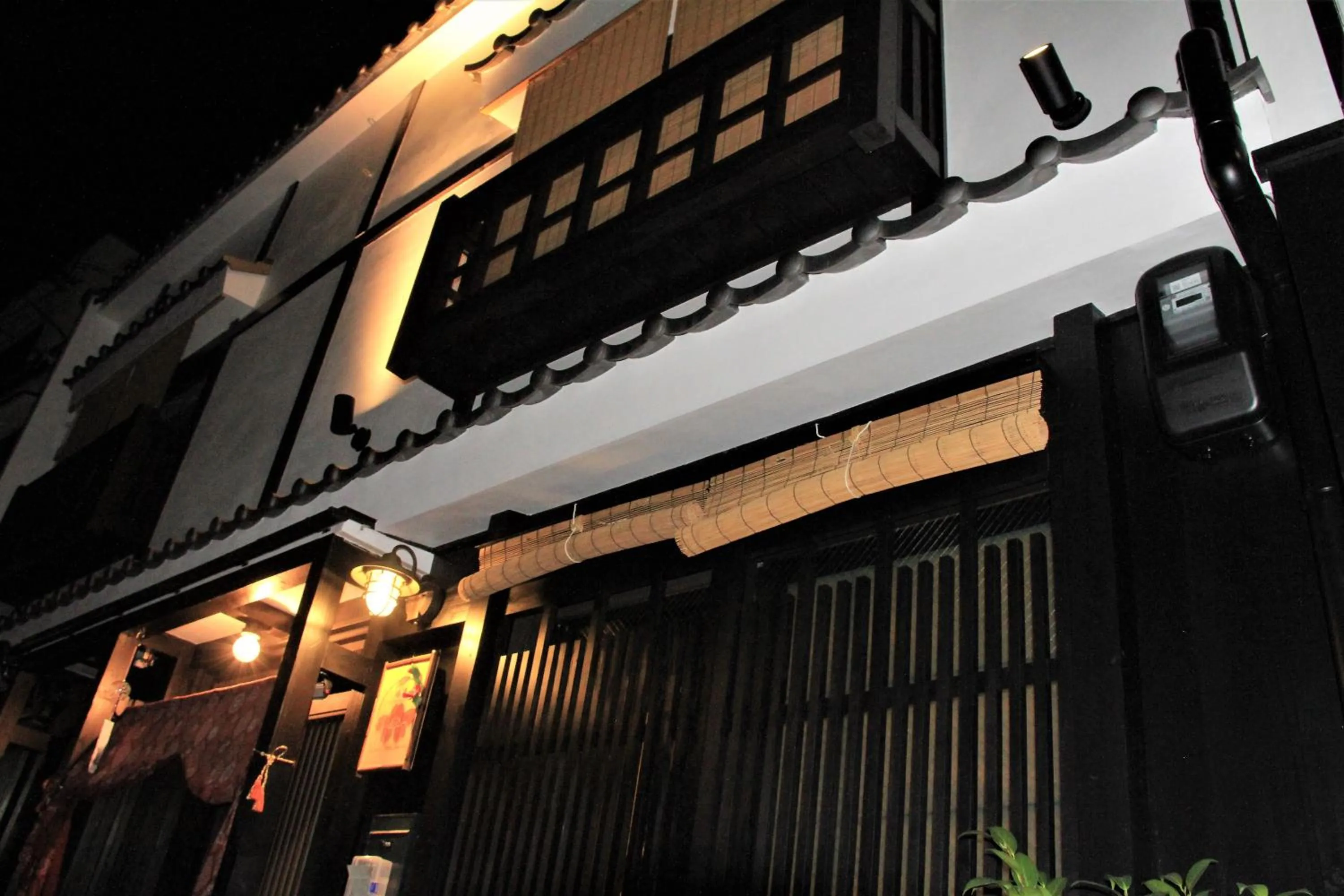 Facade/entrance in 京町家-椿庵Kyomachiya-Tsubakian