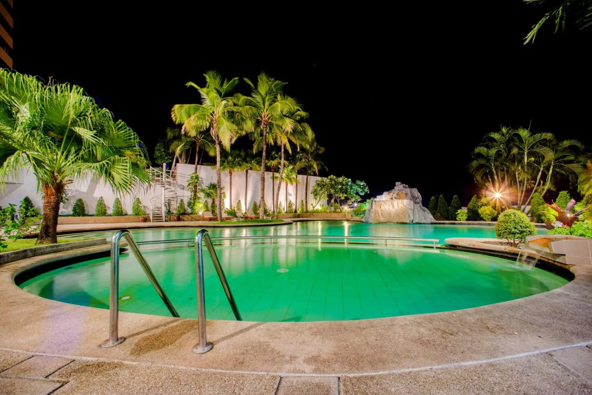 Topland Hotel & Convention Centre