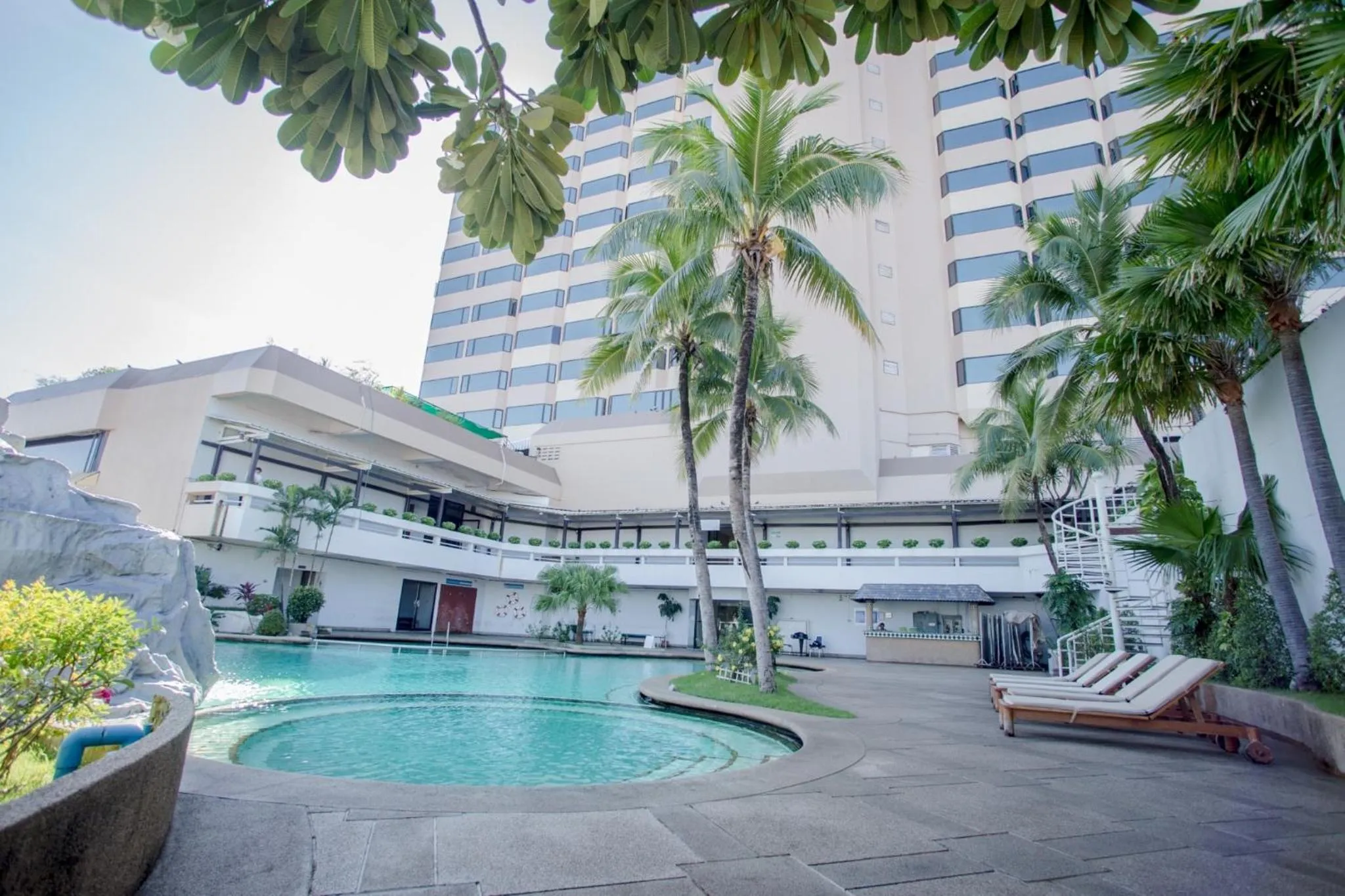 Topland Hotel & Convention Centre