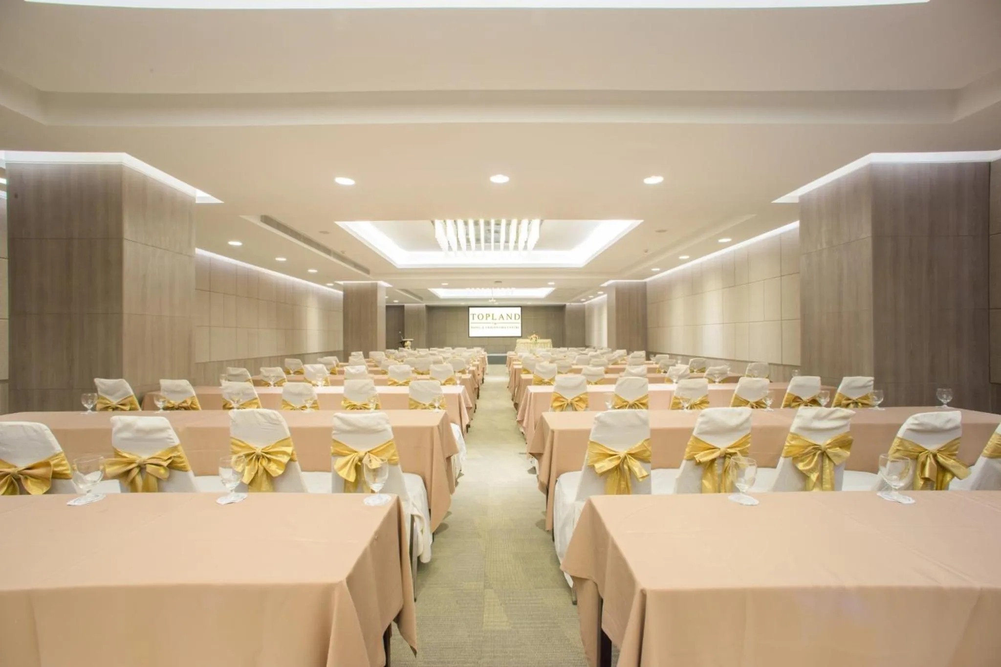 Topland Hotel & Convention Centre