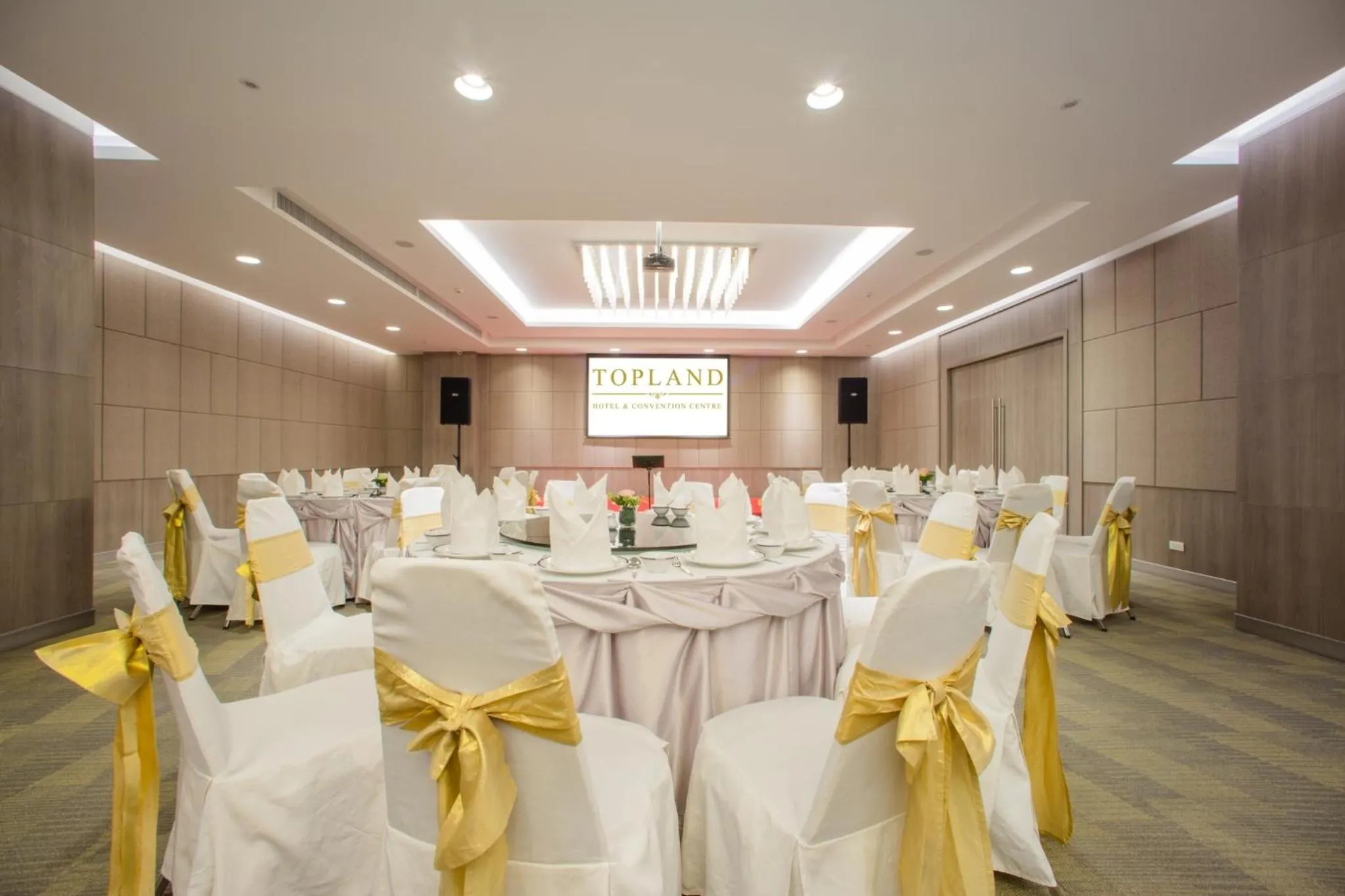 Topland Hotel & Convention Centre