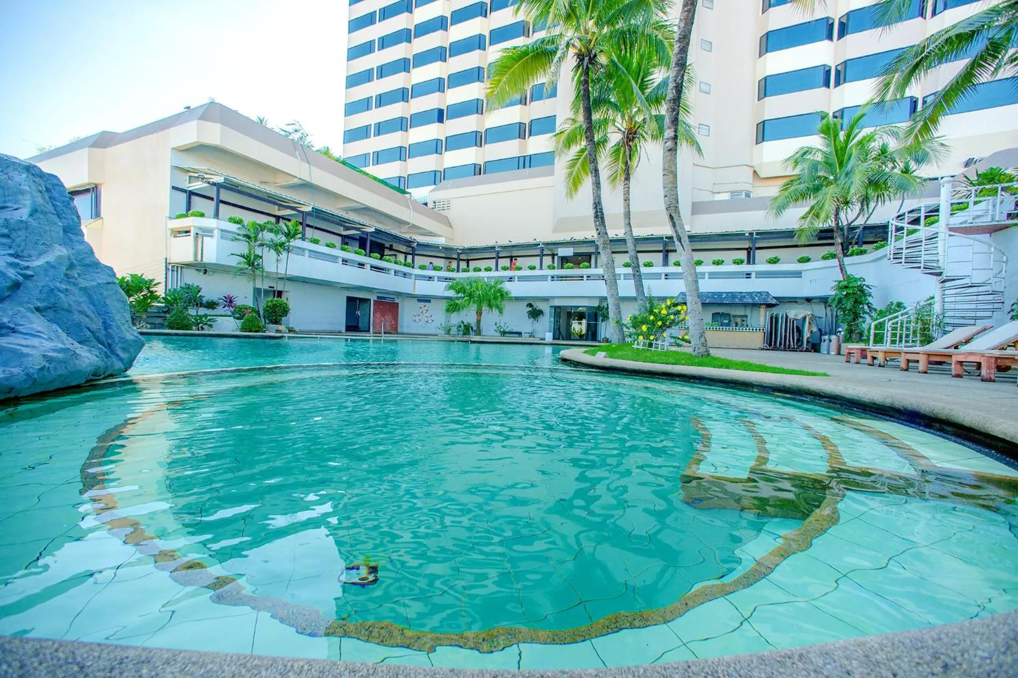 Topland Hotel & Convention Centre