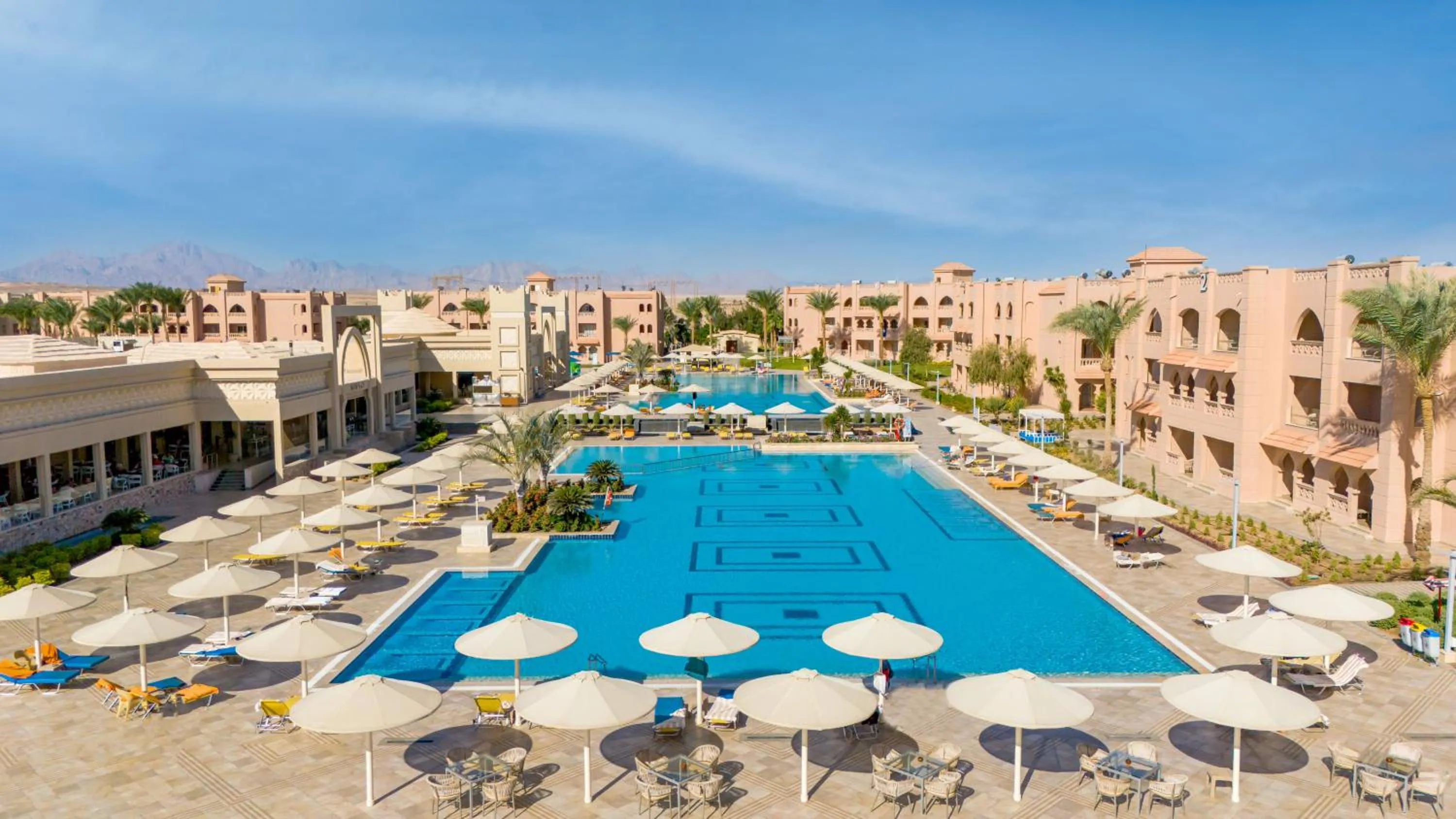 Swimming pool in Pickalbatros Aqua Vista Resort - Hurghada