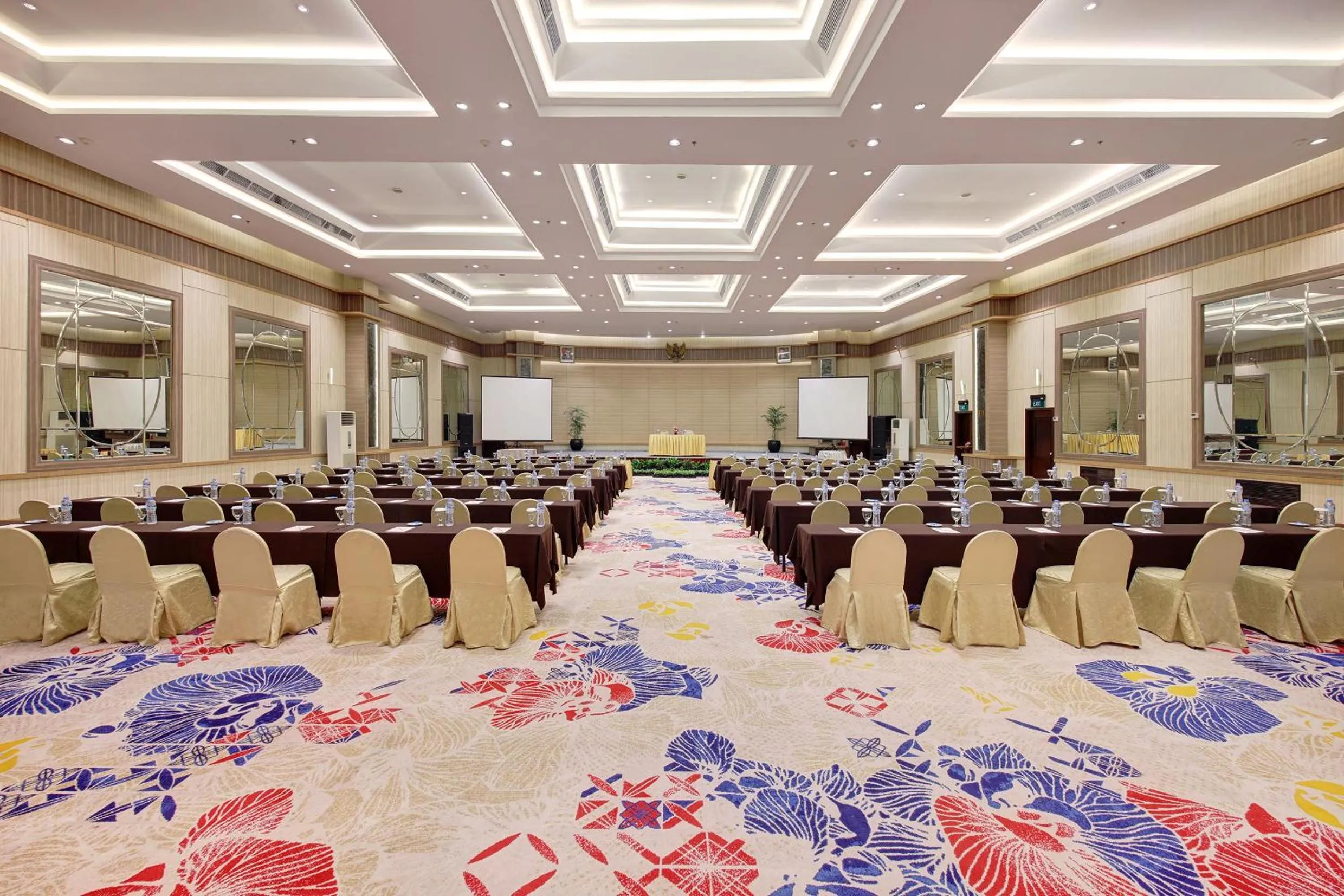 Meeting/conference room in Lumire Hotel & Convention Centre